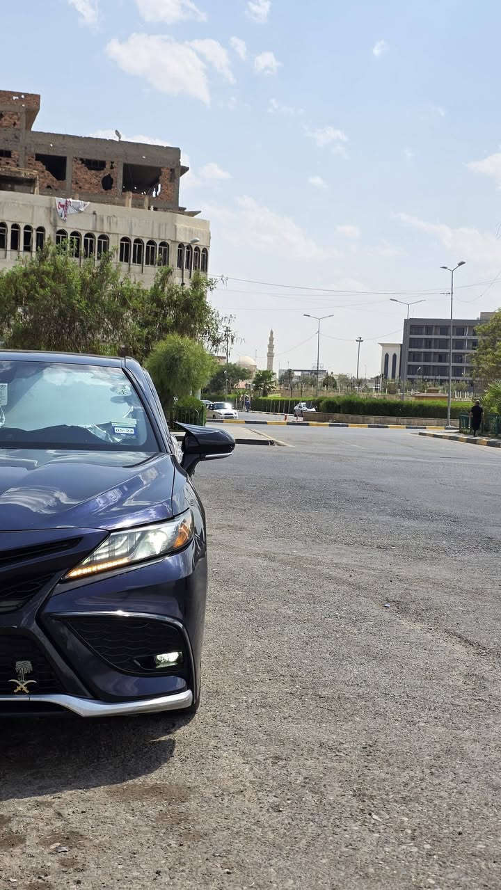 السلام عليكم
كامري موديل 2022 XSE نيلي 
فول مواصفات بس بدون بانوراما 
ضرر بابين جهة الراكب فقط 
ماشيه 65 الف 
باسمي تحويل ثاني يوم 
سياره مال بيت جاهزه من كلشي ما تصرف عليها دينار 
الباقي كلو شرط 
سعر ١٨٣ وبي مجال 
*********** بي واتساب
