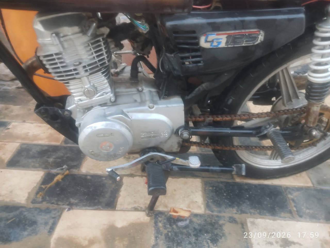 اربعه گير مال شغل شرط تاخذك واترجعك 
موديل 2015 اصوليه وكيلهه بالخان 
سعر 375الف تواصل خاص
نجف  🖊

نص مكتوب في الصور:
- 23/09/2026 17:59
- 23/09/2026 18:00