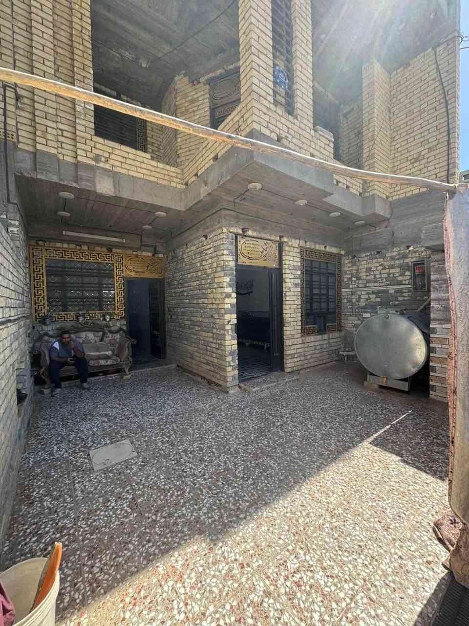 بيت للبيع لمساحه ١٨٥ متر بيت بناء حديث او مراوس حسب لقناعه لمعوقين شارع لوازات نهايته 
رقم لهاتف ***********٣
