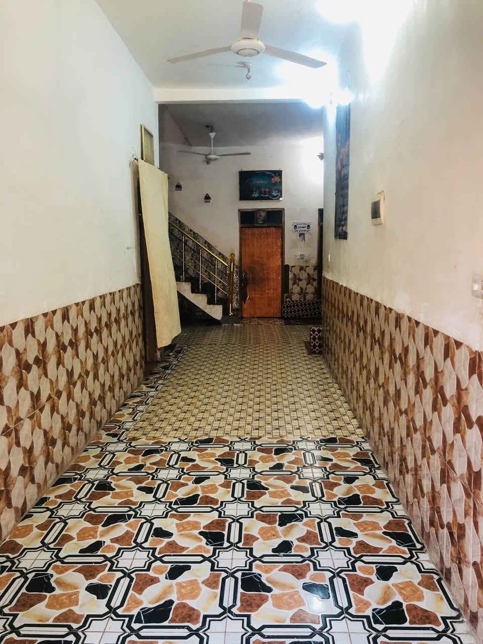 بيت زراعي للبيع طابقين مساحة 350م غرف 4 صالتين وصحيات وديوانية 9م مع وجود محلات عدد2 بداية كاع ال نجي الاستفسار اتصال ع رقم ***********
