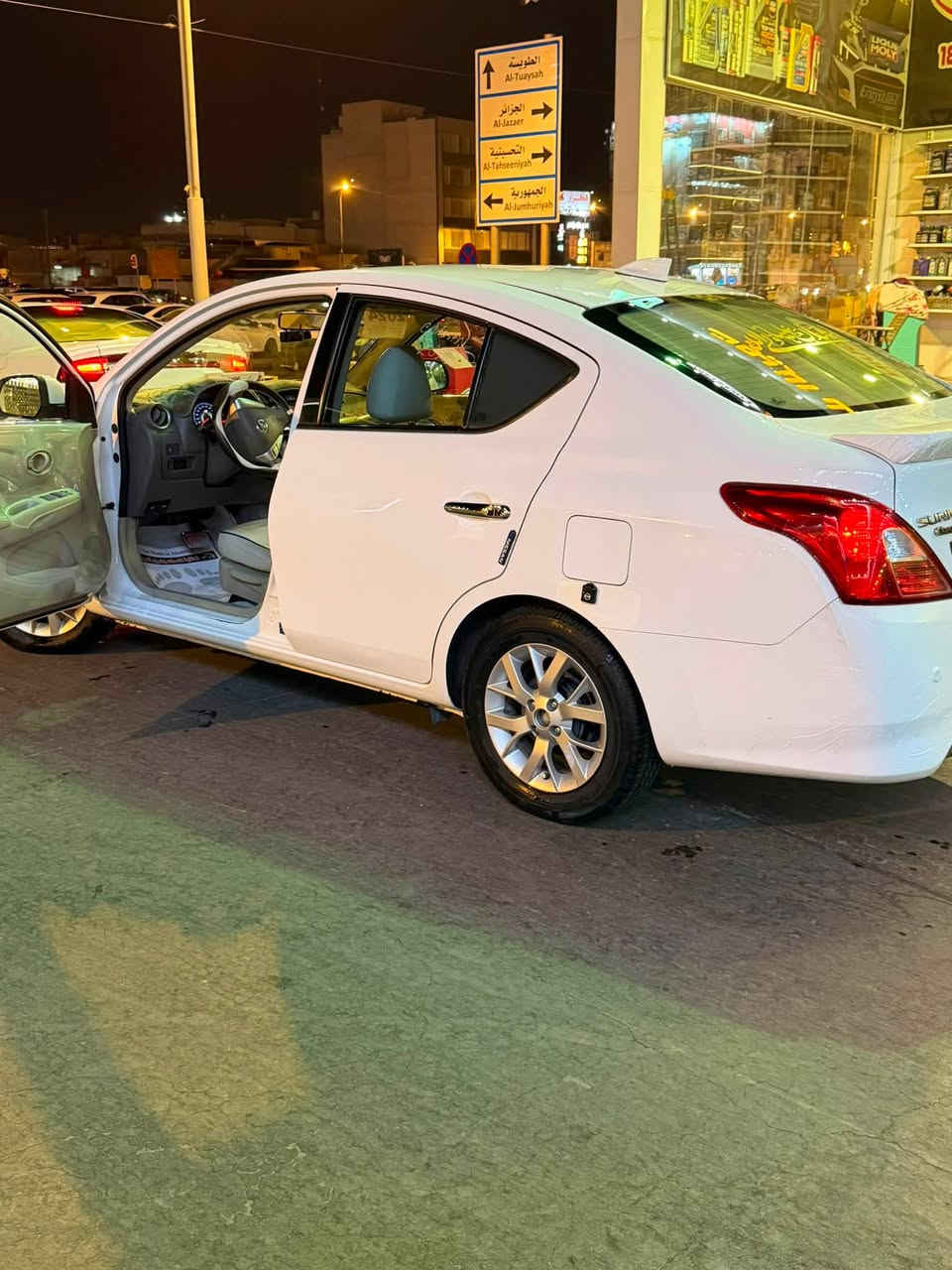 السلام عليكم شباب شلونكم نيسان صني الهندي
فول موصفات 

اربع جام كهرباء 

تبريد خلفي 

بليته الزركة 

يدات نيكلي

السياره ماشيه 73 

موديل 24  السعر 118 وبيه مجال

السبارة كفاله من التبديل والصبغ فقط السيارة بيه هاي الطعجات موضحه بصورة 

السيارة ع ايدي بانزين كله محسن والله وماشتغل بيه السيارة دهن كله الاصلي اخلي 1000 وذبه دوشمه كامله مودوشمه 

المكان البصرة القديم رقم اربيل 

اتصال ***********
