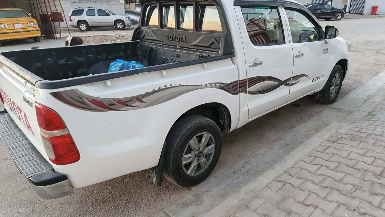 السلام عليكم فلاونزه موديل 13 باسمي رقم انكليزي جديد بابل مكفولة السياره مامتعوبه محرك جديد كير حداديه تبريد تخم تاير كله جديد الشراي يتصل ويدلل مكان السيارة بسماوة  السعر 167 رقم الهاتف ***********@@@@@@
