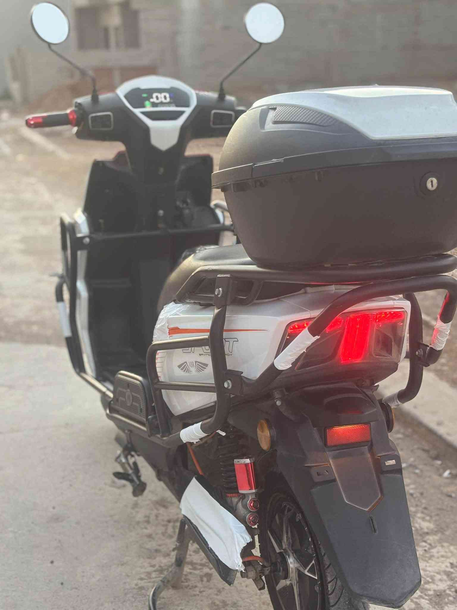 سكنس رياض مدرع شركه ABR
6بطاريات ملف عقل بطاريات شرط الفحص 

يمشي مسافه 40-50 كيلو سرعه 99

لايت عالي ناصي رماش اشاير يمنه يسره 

4 سرع سويج + بصمه تشغل عن بعد مانع سرقه 

نضام بارك نضام بك 

العنوان موصل حي الحدباء 

السعر 550 بي مجال بسيط

***********

***********
