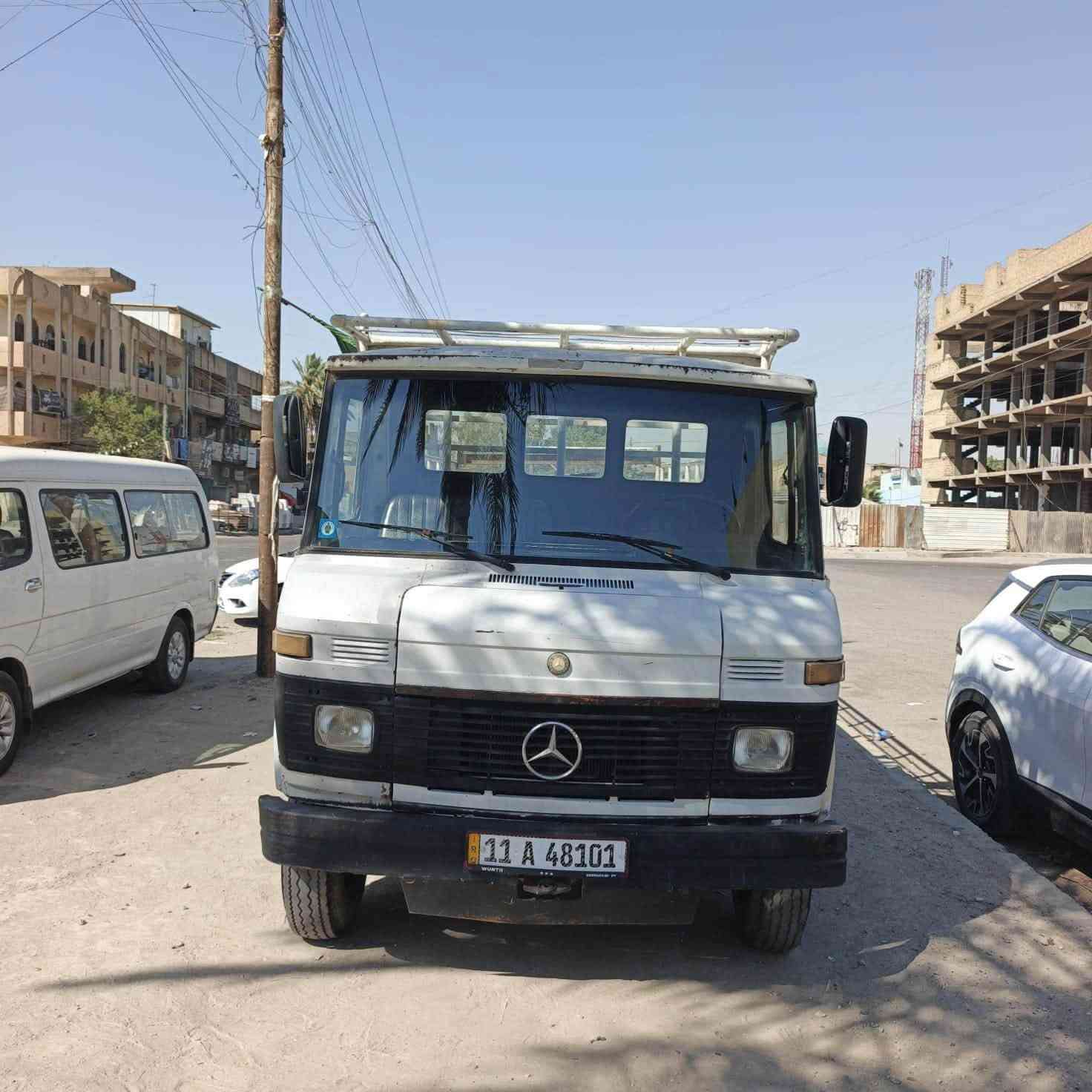 مارسيدس اخرس للبيع
حمولة 2 طن السيارة بأسمي بغداد سنويه جديده 
طويلة ، اكسن دب ، بريك هواء  ، گير ابو الجوزة ، محرك ستندر 
السعر 9 مليون 
عنواني بغداد ***********
