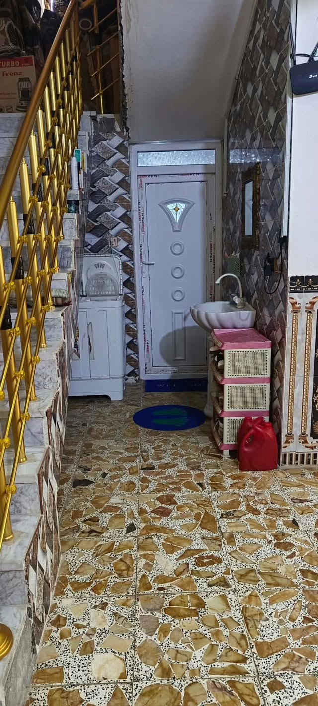 دار سكن  مع البساتين للبيع
الموقع ال بو عليان قرب حسينه انصار الامام المهدي (ع) على التبليط مباشر 

الموصفات مدرسه قريبه خدمات كامله 
البناء طابوق وسكقف كونكريت بناء حديقه وطارمه البيت 300م
نخل شويثي 15نخله  بالحديقه مع بستان دونمين

البناء غرفتين صالة مطبخ صحيات واستقبال خارجي يباع مع او بدون البساتين 
للاستفسار مراسله الصفحه او الاتصال ***********
