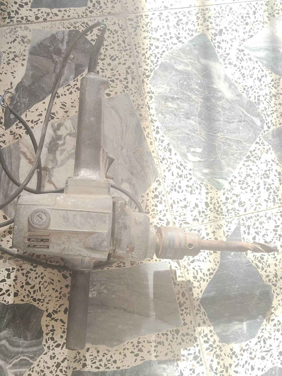 دريل صيني موسسسة مالشواصي الهيكَل معدن قوي جدأ لقمة وسط شغالة ممصلح ابد كتر قطع ريشان الوجبة القديمة  للبيع ***********
