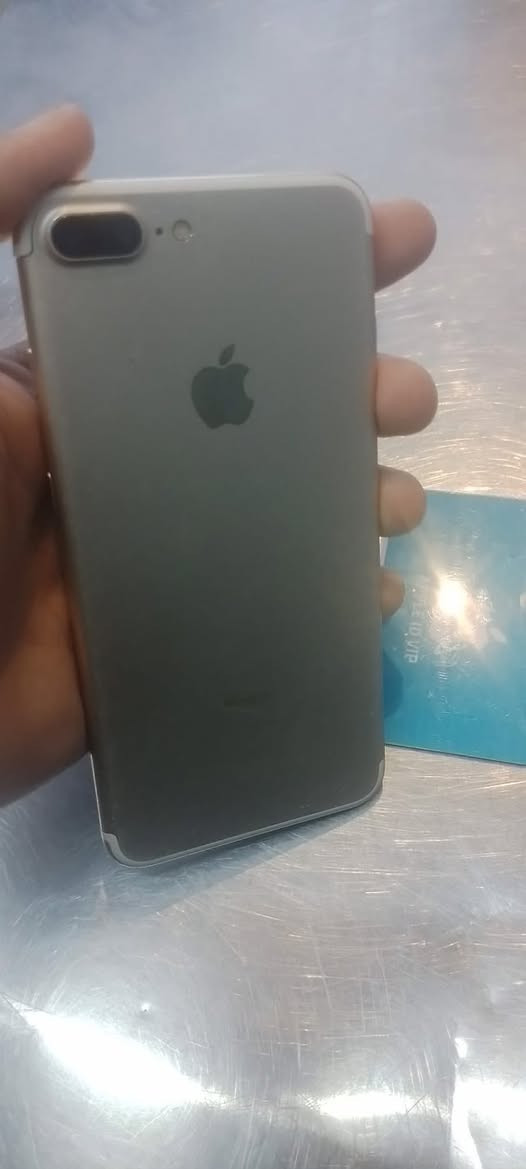 ايفون 7plus للبيع ذاكره 128 فقط الكامره الخلفيه عاطله السعر خاص ***********
