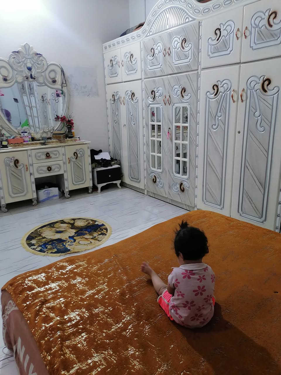 السلام عليكم بيت زراعي للبيع في منطقة سيد خضير ركن عالي عن الشارع مساحته180متر يتكون من غرفتين وصاله جبيره واستقبال ومطبخ وصحيات خارجيه وداخليه متوفره كافة الخدمات نضيف ومرتب السعر32 للاستفسار الرقم***********
