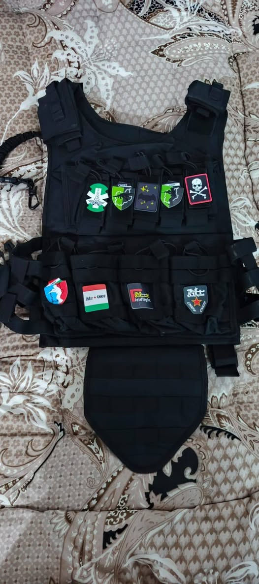 جعبه+ خوذته+ كسارات+ بيريه+ حذاء عُرضات جدد للبيع سعر ٤٥ ألف
