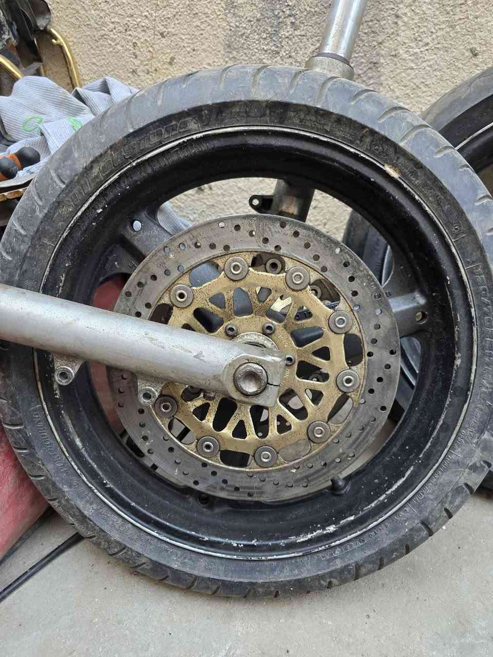 السلام عليكم 
غراض تفصيخ بطح CB400 الجيل الاول 
شتريد موجود 

مكاني بغداد حي العامل 
***********
