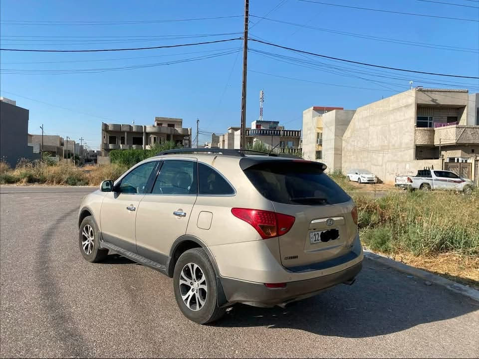 السلام عليكم.. هيونداي فيركروز 2008 خليجي كفالة عامة السيارة فول مواصفات 1/1
محرك V6 3800 (سته سلندر)
بصمة تشغيل وبصمة أبواب
سلايد (فتحة سقف) 
شاشة + كاميرا خلفية + حساسات خلفية
كشنات جلد كهربائية مع خزن 
تحكم ستيرن جهتين + مثبت سرعة (كروز كونترول)
ستيرن تحكم كهربائي
7 راكب (3 قطع تبريد ثلج)
لايتات زنون عالي ناصي + زركات لايتات أمامية بالدعامية.
إشارة بالمرايا + صندوق خلفي كهربائي.
السيارة بيها سونار كامل جاهز
رقم دولي نينوى، التحويل ثاني يوم شرط
كير شرط، محرك شرط 
مكان السيارة: الموصل
السعر 112 وبيها مجال للشراي
للاستفسار ***********
