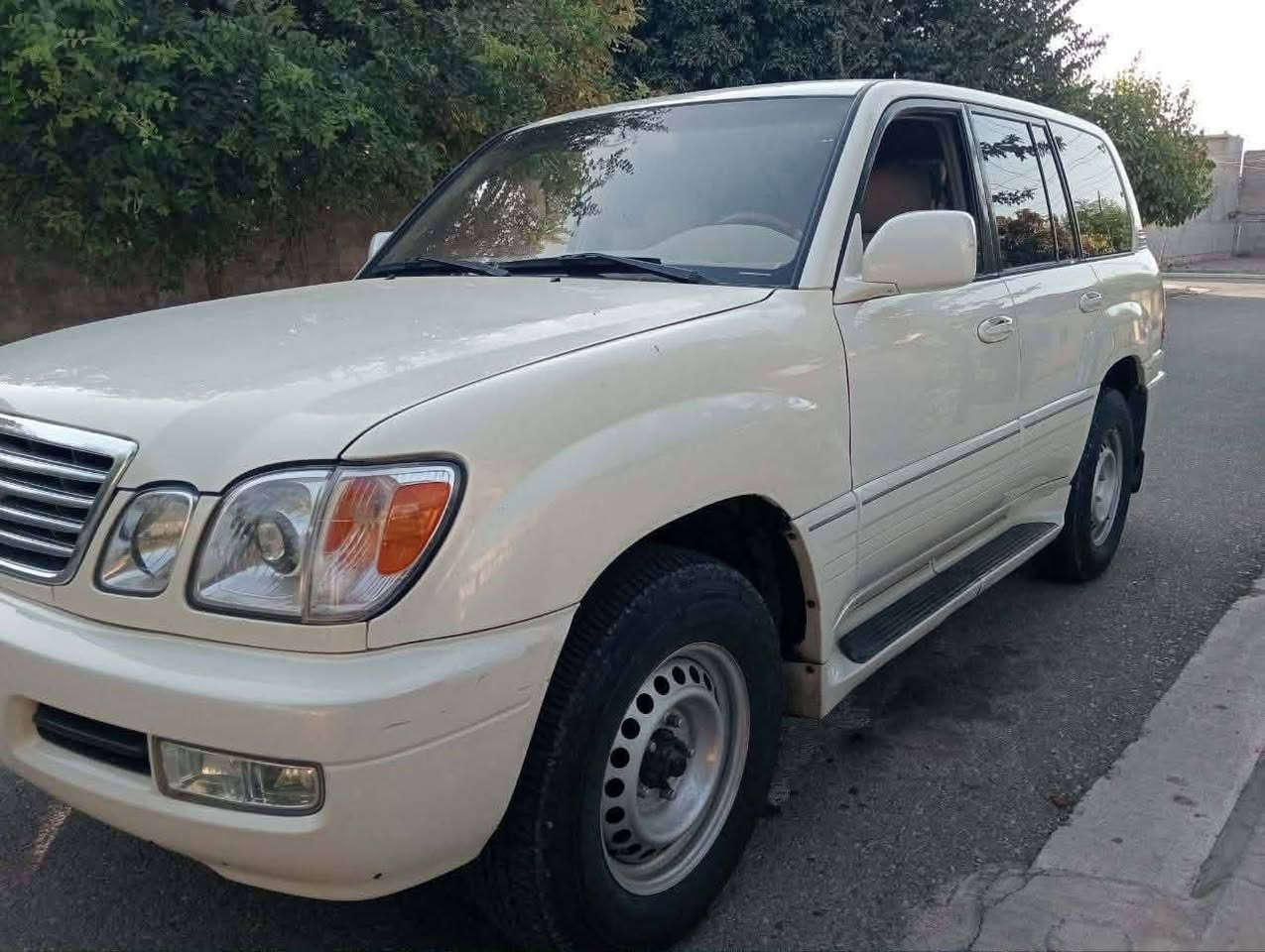 Lexus lx470 v8  ساغ ساغ
مۆدێل 2001 مەنەفێست ئەسڵی دوبەی..فول فول مواسەفات ئەمریکی..95$
کۆدی ئاسایشی بۆکراوە.موس و بڕاوە نیە سەیارەکە ساغە..دووساڵە لای  خۆمە و سەیارەی ماڵە کامل مەسرەفە
(ناو زەرد..سڵاید..چوارجام ئۆتۆ..شەش جام کارەبا..بیلاد جام ڕەش..ئاوێنە شەفت و هیتەر..کوشن هیتەر..کوشن خەزن..کوشن کارەبا..سوکان کارەبا..سەقف dvd..سیستەمی دەبڵەکان..سیستەمی جەک.بەرز و نزم.تەبرید مەرکەزی..تەحدید سورعە..کامل سیستەمی سکوریتی‌‌‌)زۆر مواسەفاتی تر..هەمووگیانی بیلاد شەریکە دەسکاری نەکراوە..سپێری شەریکەی دانەبەزیوە..گێڕ مەکینەو ئەکسل دەبڵ ئەکسل عادی و ئۆتۆ بەشەرت مەزبوت..سەیارەکە جەکە واتە بەرزو نزمی پێ دەکەی بەدڵی خۆت..تایەی زۆر باشە چوار تایەو ویلی عادی ئەسڵی لەژێرە..سەرف و دوکەڵ و بوخار بەشەرت 220هەزاری حەقیقی ڕۆشتوە..بەمانای کەلیمە لگززە هیجی نەکراوە بەمۆنیکا...سەیارەکە چەکوش بەگیانیەوە نییە دەعامی بۆ دەعامی بەشەرت قرچیشی نیە هیچ لێدراوی نییە..سەقف و جەند پارچەیەکی بۆیاخ نییە پارچەکانی تر لەسەر کاڵبونەوە پەمپ کراون..من بەشەرتی حیزام دەی فرۆشم لەسەر کاڵبونەوە..نرخی (95)گەڵاو مەجالێ برایانە..لەکۆمێنت مامەڵە ناکرێ تەلەفون بکە ئەوە ژمارەی خاوەنیەتی ..سەیارەی من نیە ***********..هەڵەبجەی شەهید
