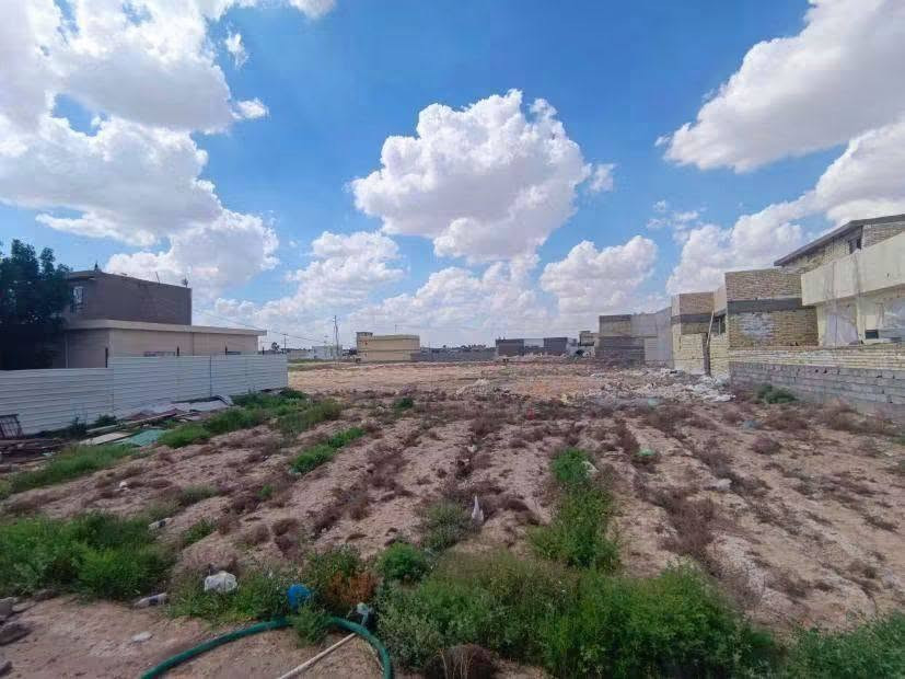 بيت للبيع في الدورة هور رجب قرب المنتجع المساحة نصف دونم سند 25 الواجهة 22م ونصف والنزال 55م خدمات كاملة كهرباء ماء انترنت خطوط مدارس وجامعات للباب بس عدا التبليط 20 متر من البيت يحتوي على أستقبال كبير وهول وحولي ومطبخ وغرفتين نوم وحدة سويت والثانية عادية و 3 حمامات وحديقة كبيرة وقطعة خلفية فارغة و قابلة للأستثمار الها شارع خاص السعر (255) مليون وبي مجال للشراي للتواصل مع صاحب البيت ابو أحمد
بيت للبيع في الدورة هور رجب قرب المنتجع المساحة نصف دونم سند 25 الواجهة 22م ونصف والنزال 55م خدمات كاملة كهرباء ماء انترنت خطوط مدارس وجامعات للباب بس عدا التبليط 20 متر من البيت يحتوي على أستقبال كبير وهول وحولي ومطبخ وغرفتين نوم وحدة سويت والثانية عادية و 3 حمامات وحديقة كبيرة وقطعة خلفية فارغة و قابلة للأستثمار الها شارع خاص السعر (255) مليون وبي مجال للشراي للتواصل مع صاحب البيت ابو أحمد 
*********** متوفر واتساب

