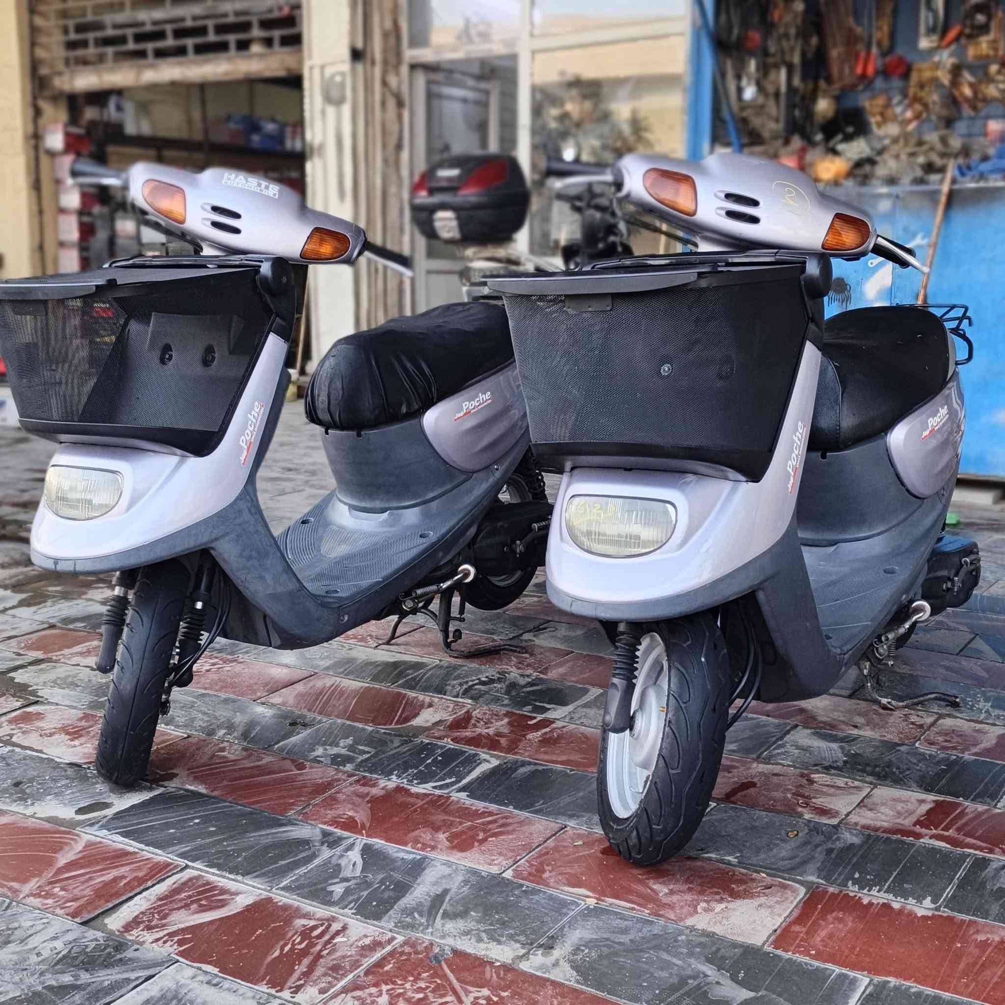 دراجه منغولي حاويه مماشيه بالشارع
العدد ٢ 
السعر ١٢٠٠ وقابل للتفاوض 
مكان الدراجات طويريج 
***********
