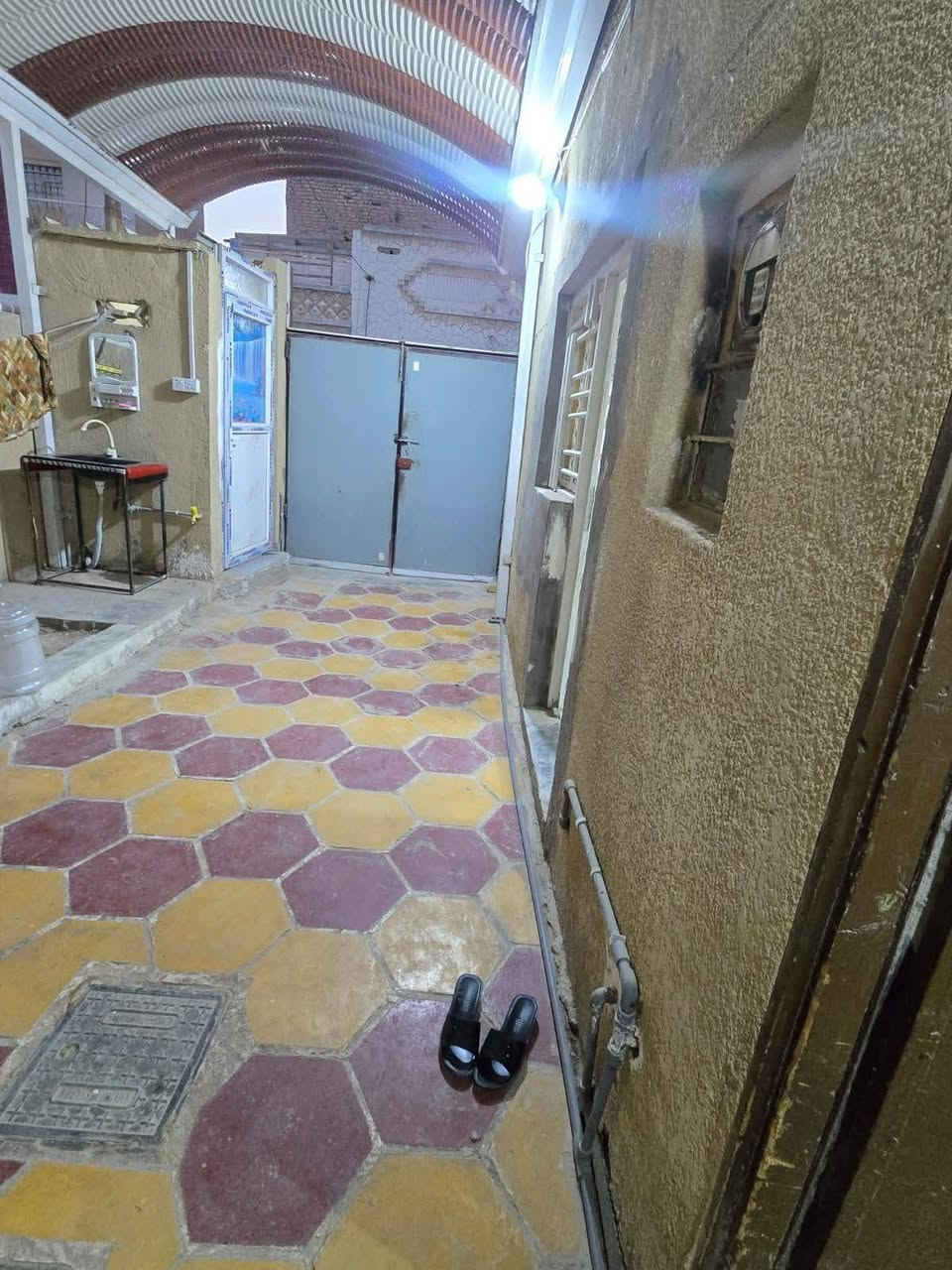 بيت مساحته 120متر طابو صرف العنوان الثيله بناء عكاده نضيف خدمات كامله متوفره مكان مميز
يتكون من غرفه كلدور صاله مطبخ مجمع صحيات كامل مع طارمه صغيره وفوك ثلاث غرف بيت جاهز مجهز

الاستفسار اكثر الاتصال بل رقم
مكتب وعقارات الوارث
***********

