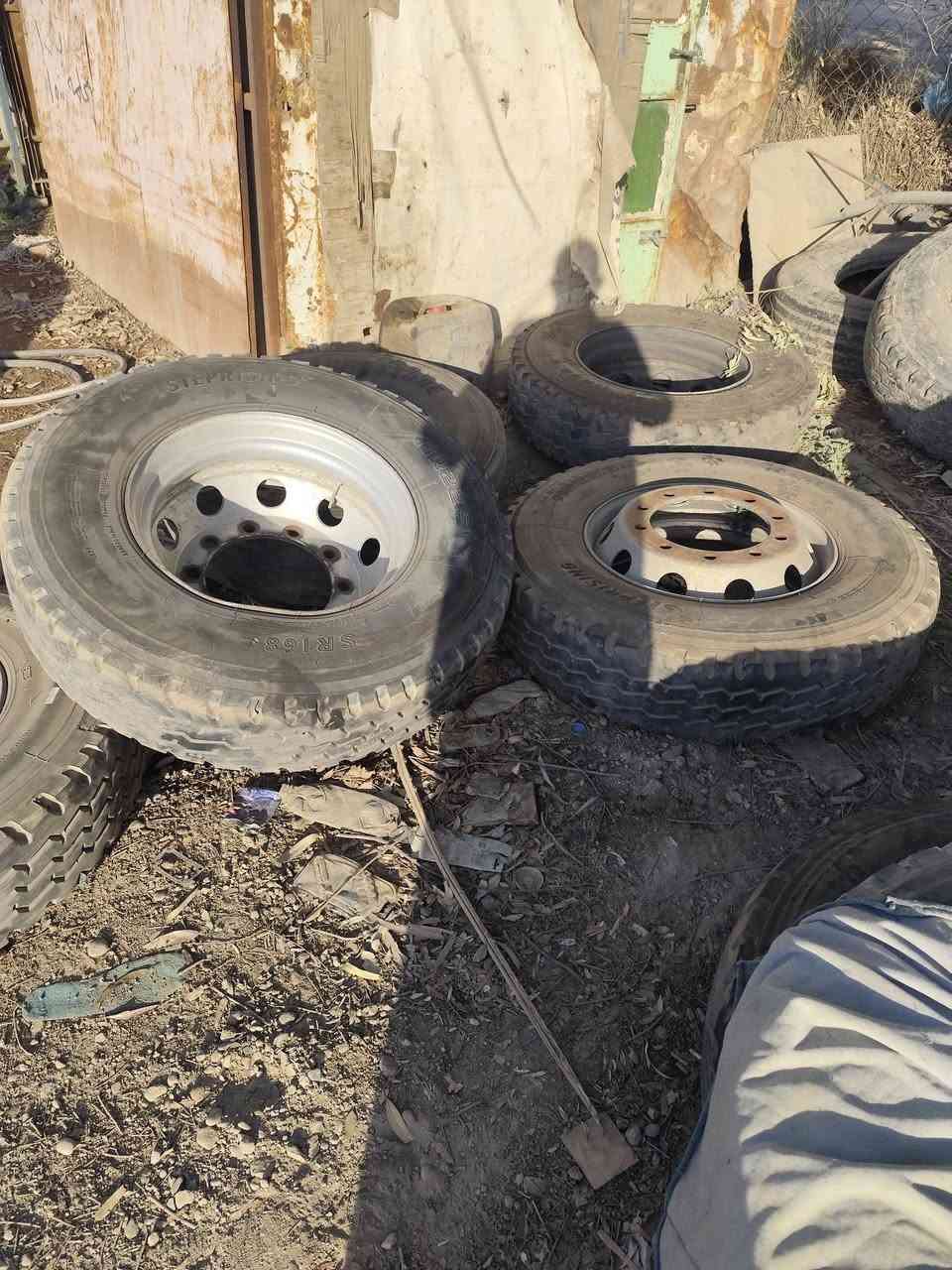 تايرات سته ازواج مع الويل حجم 11خمس ازواج جدد وزوج نص عمر الاتصال ***********
