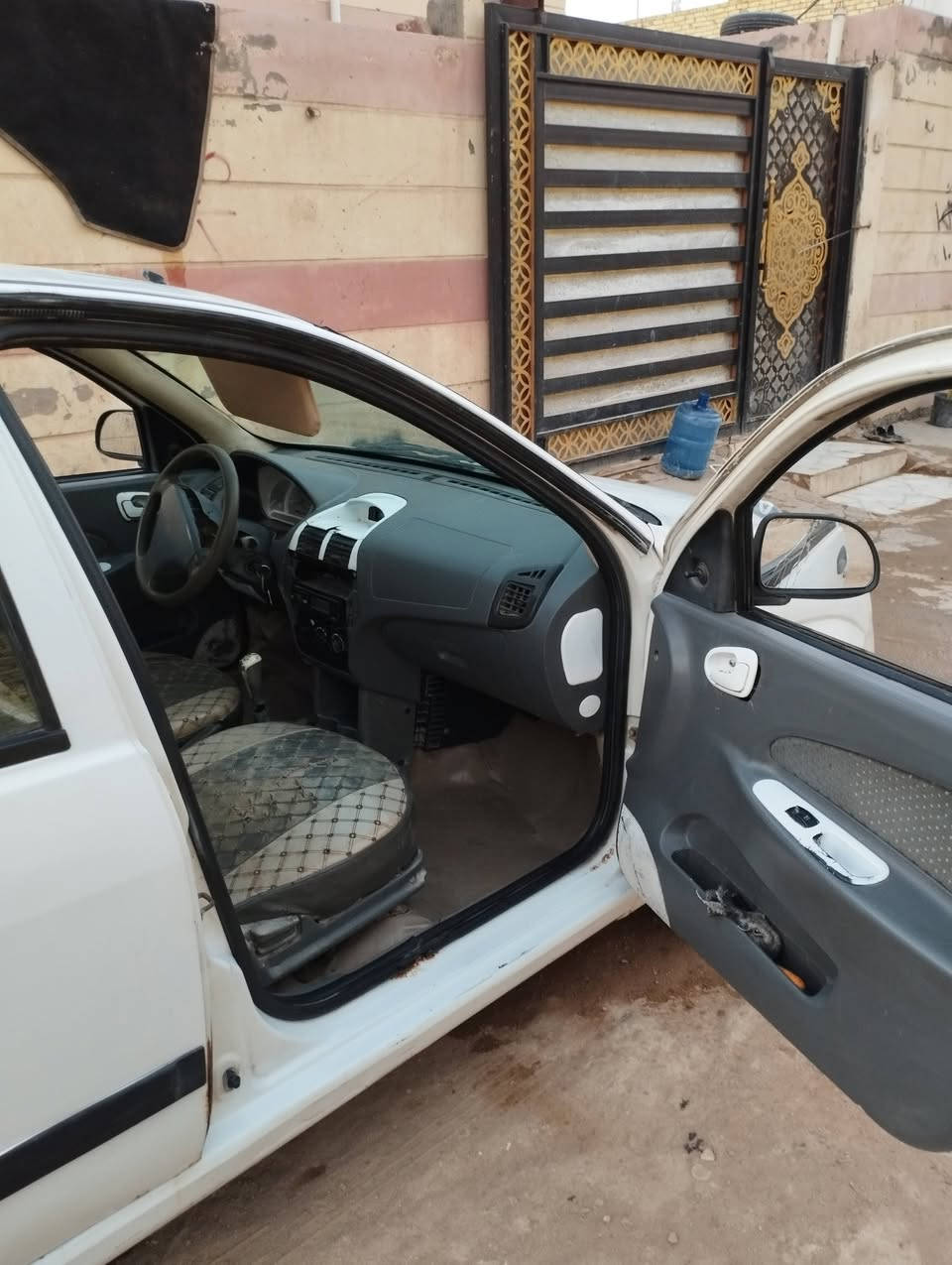 سلام عليكم طيبة للبيع السيارة بيه لاستيك ولف طابوكه جديده مشط جديد باتري جديد دبلات خلفيه جدد منضومه بريك جديده ضفيره كامله من لطول لطول جديده ترايك وين مايعجبك السياره يرادله ترتيبات جدآ بصيطه بيع او مراوس حسب القناعه وبيه مجال حته لو انطي فرق السعر 22 وبيه مجال لطيبين مكاني ديوانية الاستفسار ***********
