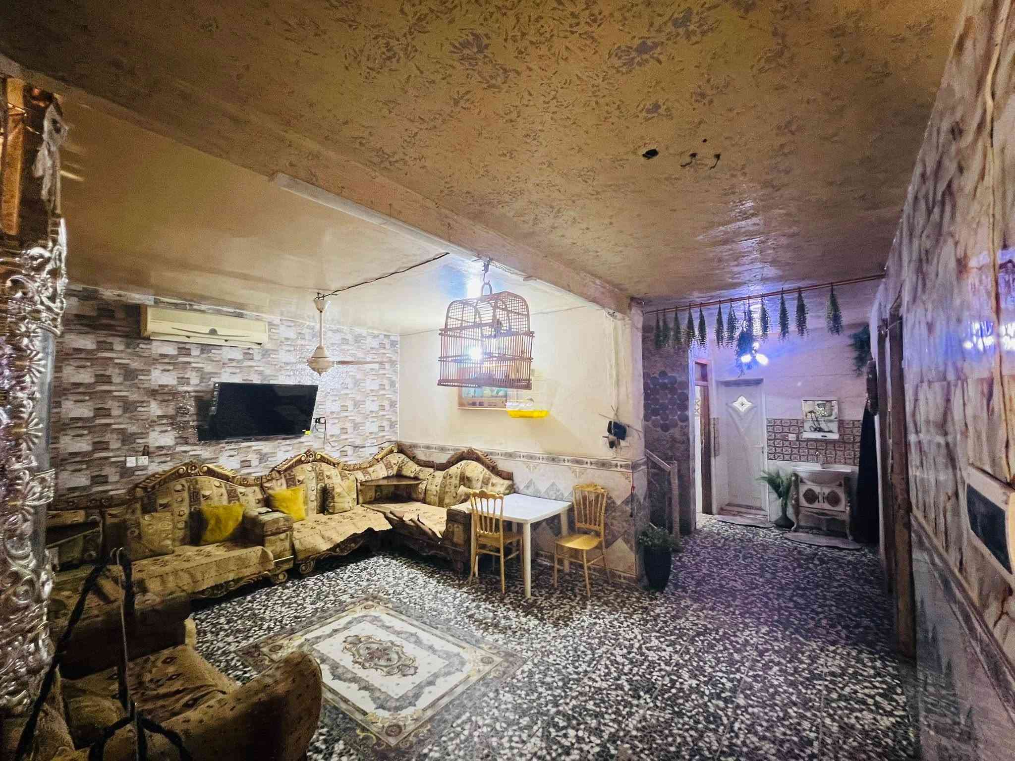 سلام عليكم بيت للبيع واجهة 10 نزال ٢٠ يحتوي علا 5 غرف نوم وستقبال جبيرة وكراج جبير صطح شتايكر عنوان البيت مقابيل شارع  قرب مجمع شهد يرهم مروس بيت 200  اي ستفسار ***********
