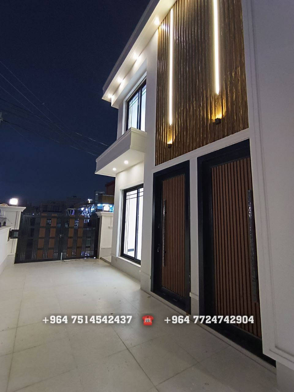 ✨ منزل مودرن فاخر للبيع في أرقى مواقع أربيل – 32 بارك (المربع الأول) ✨

فرصة سكنية واستثمارية استثنائية في موقع استراتيجي مميز مقابل امباير ودريم ستي مباشرة!

📍 موقع العقار والمميزات:
المنطقة: 32 بارك – المربع الأول.
الموقع: موقع ركن مميز، يقع على شارع 20م ومقابل شارع 20م.

الخدمات: أمامه مباشرة مركز تسوق متكامل يلبي كافة احتياجات العائلة.

🏡 مواصفات وتقسيم البيت (ديزاين مودرن):
عدد غرف النوم: 4 غرف نوم (3 منها سويت).
الطابق الأول: غرفة نوم + استقبال فاخرة + صالة معيشة.
الطابق الثاني: 3 غرف نوم (جميعها نظام سويت).

المرافق والمساحات:
مطبخ واسع جداً بنظام (حار وبارد).
حديقة منظمة + كراج للسيارة.
مجموعة صحيات بتشطيبات حديثة ومكتملة.

📜 الوضع القانوني:
طابو صرف (جاهز للتحويل المباشر).
يسجل رسمياً باسم أي شخص يحمل الجنسية العراقية.

📲 للاستفسار أو لتحديد موعد للمعاينة:
يرجى الاتصال أو التواصل عبر الواتساب على الارقام:
***********
*********** أربيل, العراق
