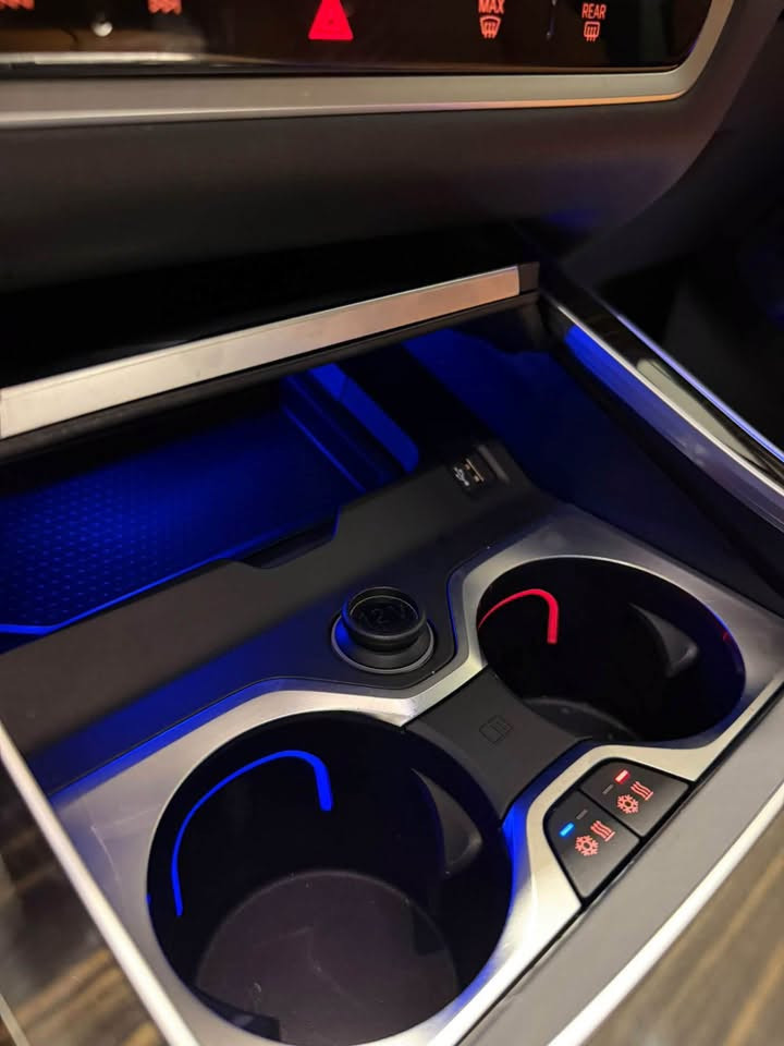 السلام عليكم  
‏Bmw x5 40i 2024  خليجي وكالة العروش
السيارة m package بلادي شركة العروش  ماشيه 40 الف كيلو
🚨بصمتين شركة وياها 
السيارة فول مواصفات (بانوراما وكشنات جلد مشمشي بلاد وتدفئة وكهرباء وميموري ورادار امامي وخلفي واوتو بارك وداتا شو وكامرات ٣٦٠ درجة وصندوك كهرباء وبصمة وشاشة جبيرة وبردات بلادي وكيجات ديجتال ومحرك ٦ سلندر توين توربو b58 ولايتات ليزر  وكير كرستال  وداخل مشمشي بلادي وبعد مواصفات هواية وكوب هولدر تدفئة وتبريد
علما السيارة x drive 
السياره رقم وفحص وهزه كله جديد
السعر : 540$ ورقة 
للأستفسار:*********** 
العنوان:السليمانية المعارض الجديده معرض (الجاف)
