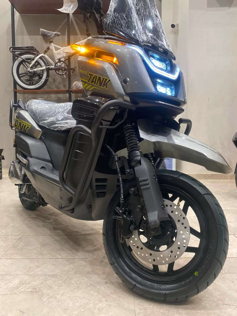 دراجه Huodi Tank3
بماطور 3000 w من شركه Huodi
ببطاريه ليثيوم فوسفات الحديد 55 Ah 84v
بجميع تفاصيلها اصليه♥️🫀

للتفاصيل اكثر زوروا موقعنا 
معرض الدوحه -زيونه- شارع الربيعي -مقابل مول جوهره بغداد
للاتصال 
***********
***********
