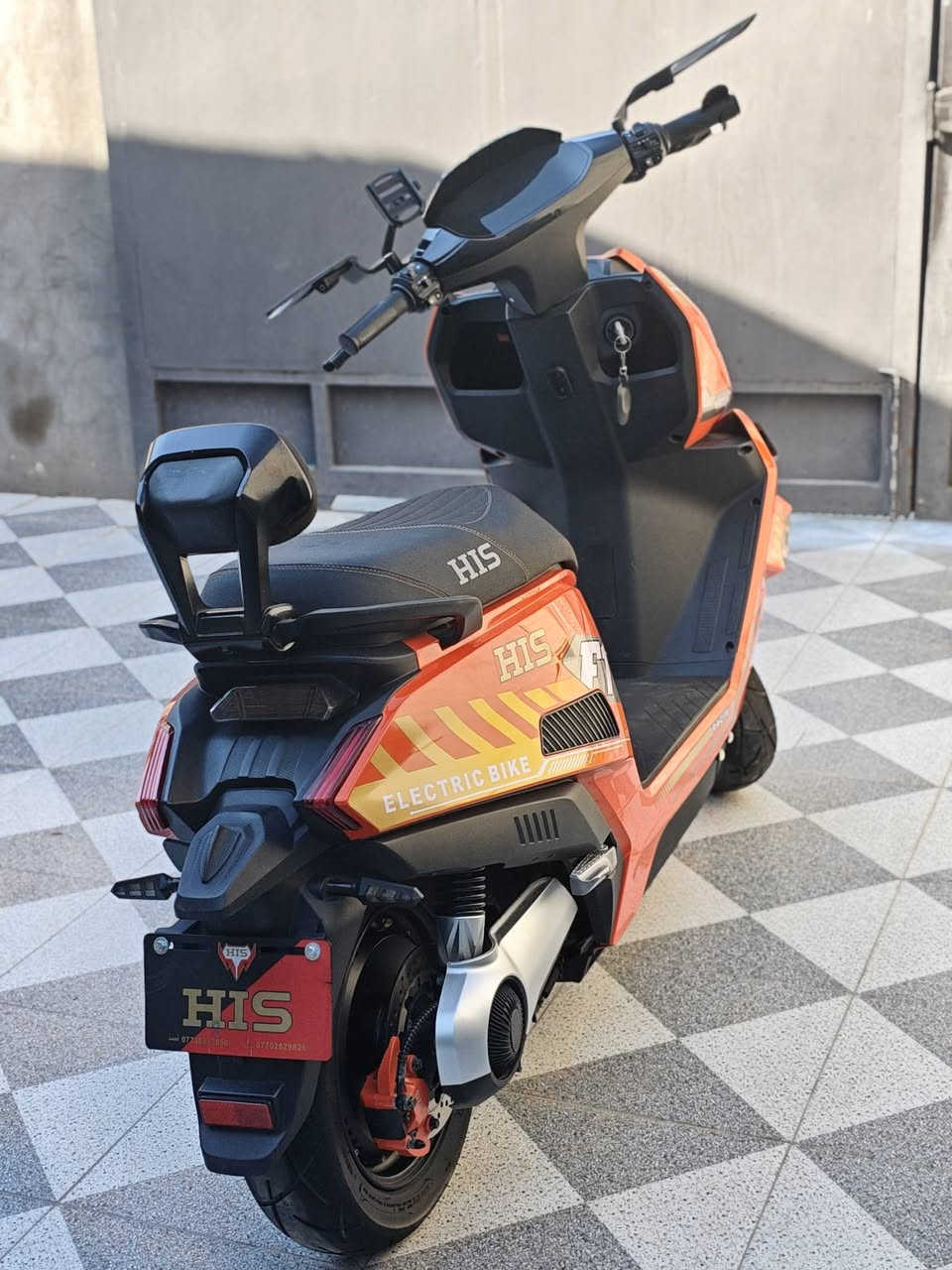 سلام عليكم من رخصت صاحب الكروب دراجه شحن F1 بطاريات 6 HlS ملف 3000 70 كيلو تمشي + دمام سرعه 90 حقيقي شلعه ومعدل المكان ديالى تقاطع القدس السعر 1250 أو مراوس ب تايكر أو نامه برو ***********
