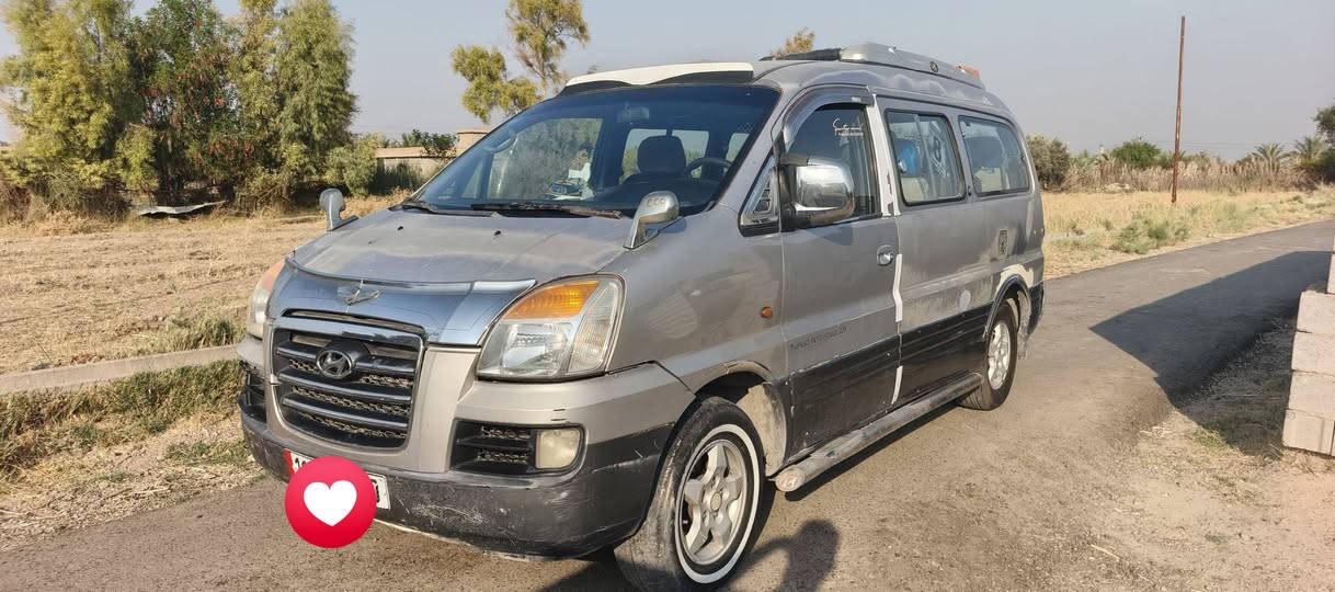 ستاركس 2007  محرك كير خير من اللة تبريد شغال قطعتين القطعة الخلفية سبلت
گشرهه مثل ما موضح امامكم. السيارة مصفره هيئات وغرامات كاملة مكملة بسمي تحويل ثاني يوم سنوية جديدة . 
السعر 58 وبي مجال حك الجية 
الرقم ***********
