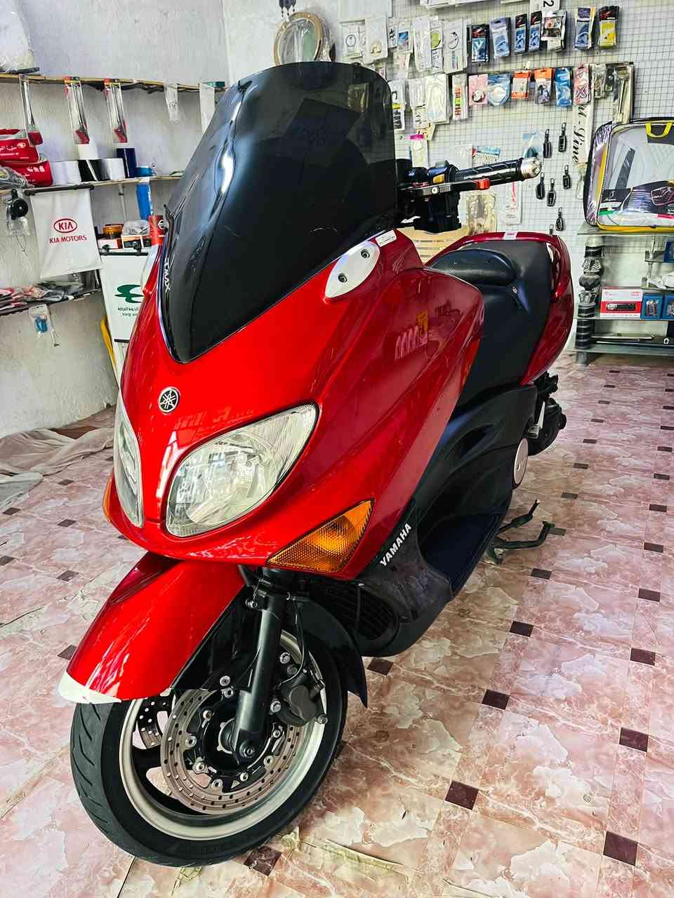 السلام عليكم
TMAX 2008 
للبيع 
مكفوله كفاله عامه من كفر ومكينه 
 ماشيه 53 
3 سويجات سكيورتي 
اي نقص مابيه الدراجه 
جديده وجاهزه من كلشي 
المكان حله ناحيه النيل 
السعر 24$ وبيه مجال 
***********

