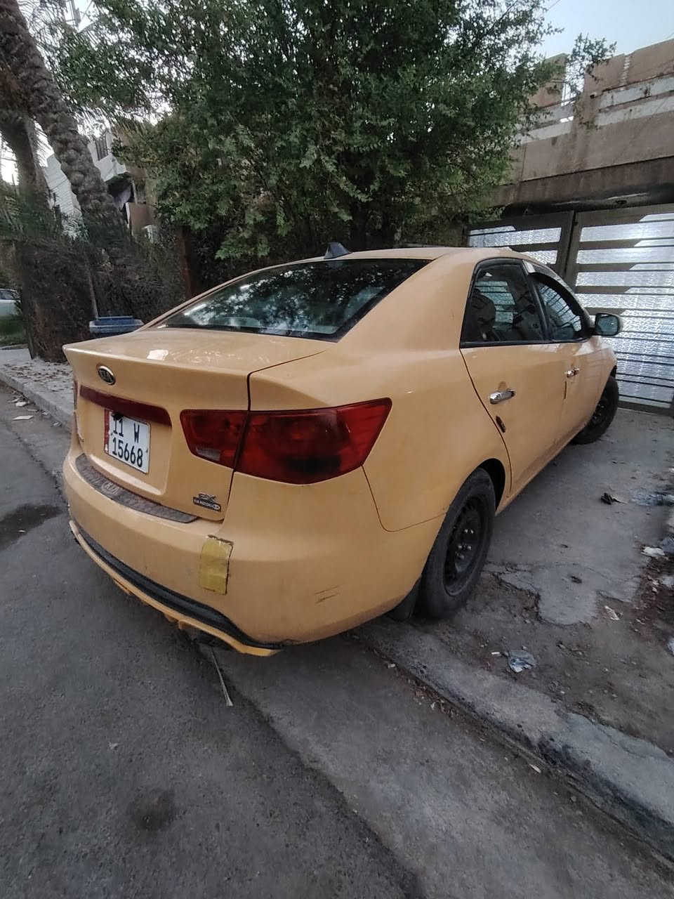 السلام عليكم سياره فورتي موديل ١٣ سياره رقم بغداد انكليزي التبريد ثلج خير من الله السعر ٧٠ورقه وبيهه مجال بسيط الرقم والاستفسار *********** ماشيه السياره ١٦٠ الف
