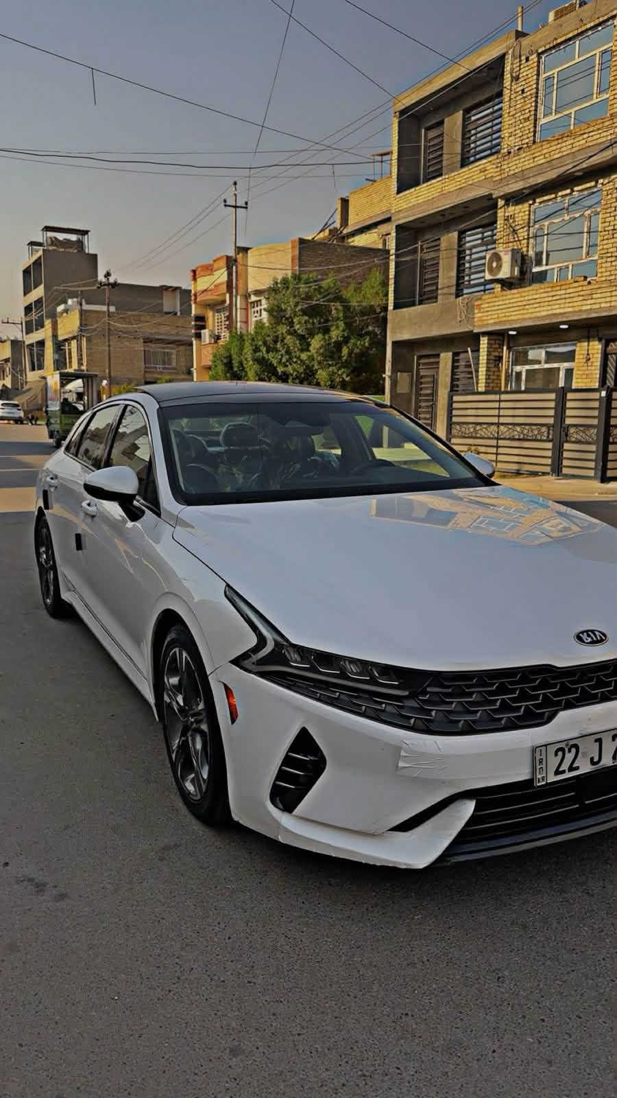 السلام عليكم حبايب 🩶
🚘 للبيع كيا K5 EX موديل 2021 فول مواصفات، اللون ابيض ، وارد أمريكي، سيارة نظيفة جداً، جاهزه ومناقصها اي شي 

✨ المواصفات:

* محرك 1Turbo 1600 

* جير أوتوماتيك 8 سرعات.

* بانوراما طكتين 

* 4 أوضاع قيادة: Smart - Custom - Sport - Normal

* قيادة شبه ذاتية (Lane Following Assist).

* مثبت سرعة ذكي (Smart Cruise Control).

* تحذير الخروج عن المسار مع تصحيح المسار.

* بريك طوارئ تلقائي (Automatic Emergency Braking).

* نظام الثبات الإلكتروني (ESC).

* نظام مانع الانزلاق (Traction Control).

* مراقبة النقطة العمياء (Blind Spot Monitoring)

* كاميرا خلفية مع حساسات أمامية وخلفية.

* شاشة كبيرة تدعم Apple CarPlay وAndroid Auto.

* نظام صوت BOSE الأصلي.

* تشغيل بصمة وبصمة أبواب (Smart Key).

* تشغيل عن بعد.

* مرايا شفط وقلاب كهربائية.

* فتحة سقف بانوراما.

* مقاعد جلد باللون الاسود 

* مقاعد أمامية كهربائية.

* تبريد وتدفئة للمقاعد الأمامية.

* تدفئة المقود.

* ميموري (Memory Seat) لمقعد السائق.

* شاحن لاسلكي.

* مكيف أوتوماتيك دبل زون.

* إنارة LED أمامية وخلفية.

* حساسات إنارة أوتوماتيكية.

* Auto Hold.

* فرامل يد إلكترونية (EPB).

* الدشبول صاجي 

📌 العداد: 75  ألف Mile.

📌 الحادث: كما موضح بالصور 

📌 السيارة بدون إيرباك، بدون لغود، بدون شواصي، وبجم كبس 

📌 رقم أربيل حره بأسمي تحويل ثاني يوم مكاني بغداد غزاليه اي استفسار *********** السعر 143
