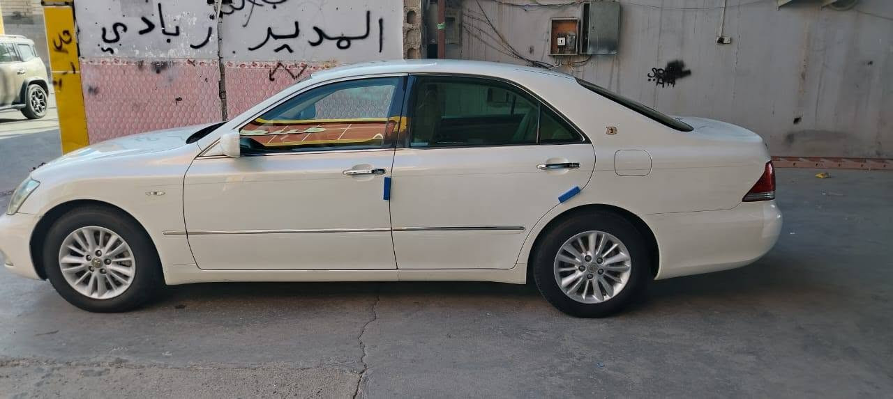 السلام عليكم للبيع شاهينه موديل 2004 شاصي 82 السياره الجديده كفاله عامه ورقم بصره باسمي رقم الجديد دواخل بيجي سيارة جاهزه حداده تايرات تبريد مكينه السعر 135 وبيها مجال للشراي فقط رقم تليفون *********** وبكان السياره بصره سفان
