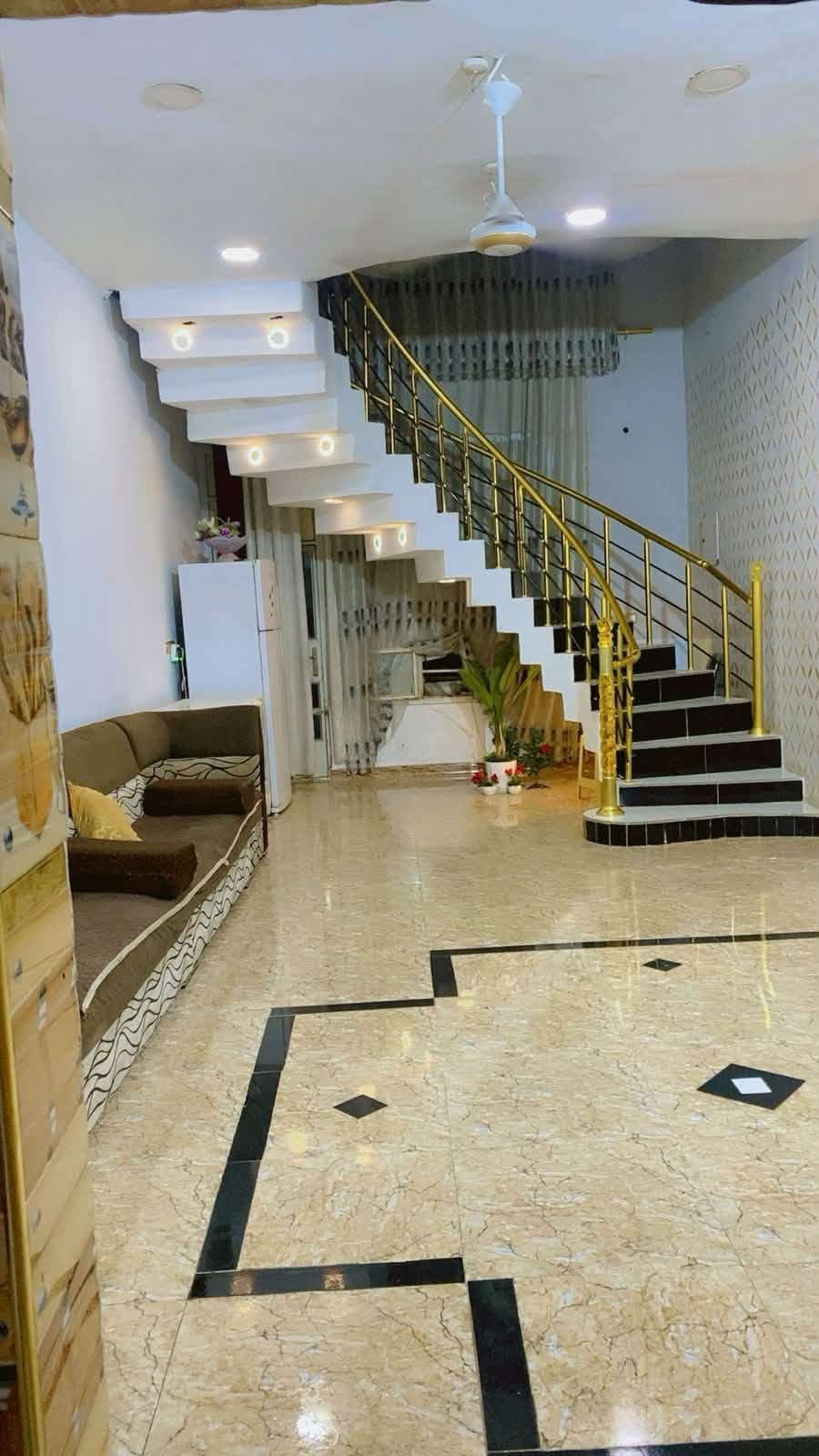 دار للبيع الموقع دور الزراعه الرابعه
البيت مساحه 225 متر طابو 25 باسم صاحب الدار 
البيت يتكون من : 
استقبال / مطبخ / صاله / غرفه عدد ثنين / مغاسل داخلي ومغاسل خارجيه / طابق ثاني فقط بيتونه وغرفه 
البناء نظيف متوفر ماء كهرباء وتبليط 
السعر 100 وبي مجال للاستفسار رقم الهاتف ***********
