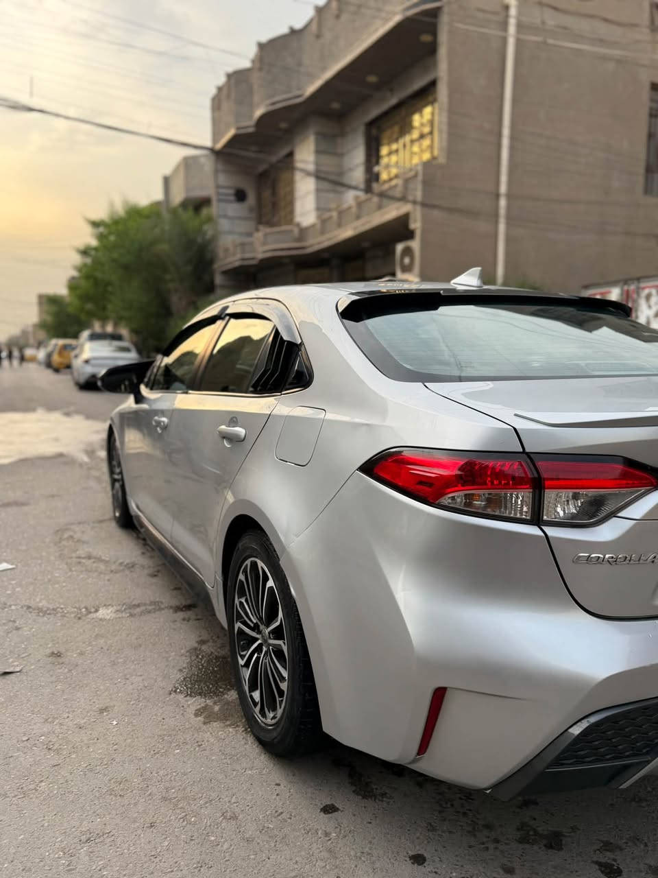السلام عليكم 
كورلا موديل ٢٠٢١ se السياره مواصفات معروفه مكينه ٢٠٠٠ صور الحادث مابيه تبدلي وايرباك سليم بدون دواخل وصارت طخه عندي هنا بالعراق بنص البيبان السابق والورا 
بيه ملاحضات بسيطه السعر ١٣٥ مكان بغداد السياره ب شهر ال ٢ تصير حره 
***********

نص مكتوب في الصور:
- BidFax.info