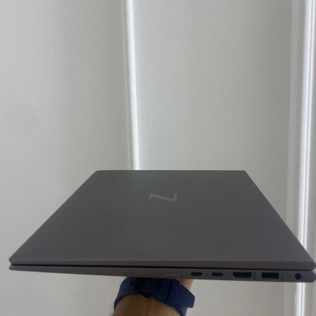 للبيع /بو هەمی شولا دهێتە بکار ئینان سعر .
Processor  Intel(R) Core(TM) i7-10810U CPU @ 1.10GHz (1.61 GHz)
 RAM  16GB
Graphics card  NVIDIA Quadro P520 (4 GB)
Intel(R) UHD Graphics 8GB
Storage  512 SSD
Clean 99%
سعر 640 الف للعلم ينباع في السوق 500$ و فوق 
پاقژ 99٪ بێی مشکیله یە. 
640 هزارا بو زانین ل دکانا مستعمل سەر 500$ دفروشن
خودان *********** .
