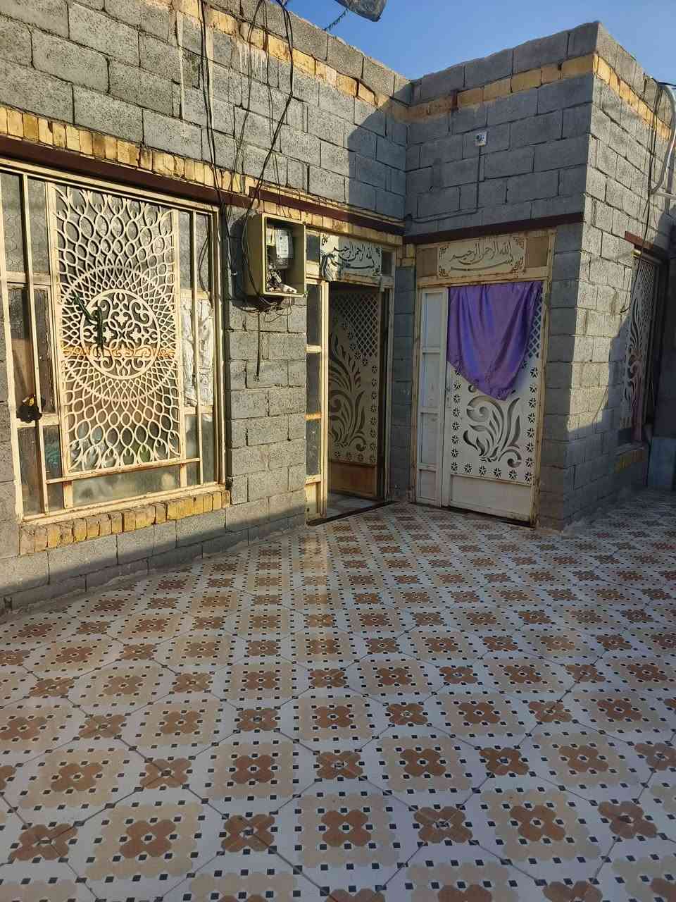 السلام عليكم بيت بحي الحسين غرفتين وديوانيه ومطبخ كامل من كلشي مابي اي نقص بناء جديد ماي كهرباء مجاري كله فول السعر خاص واتساب ‏‪***********‬‏
