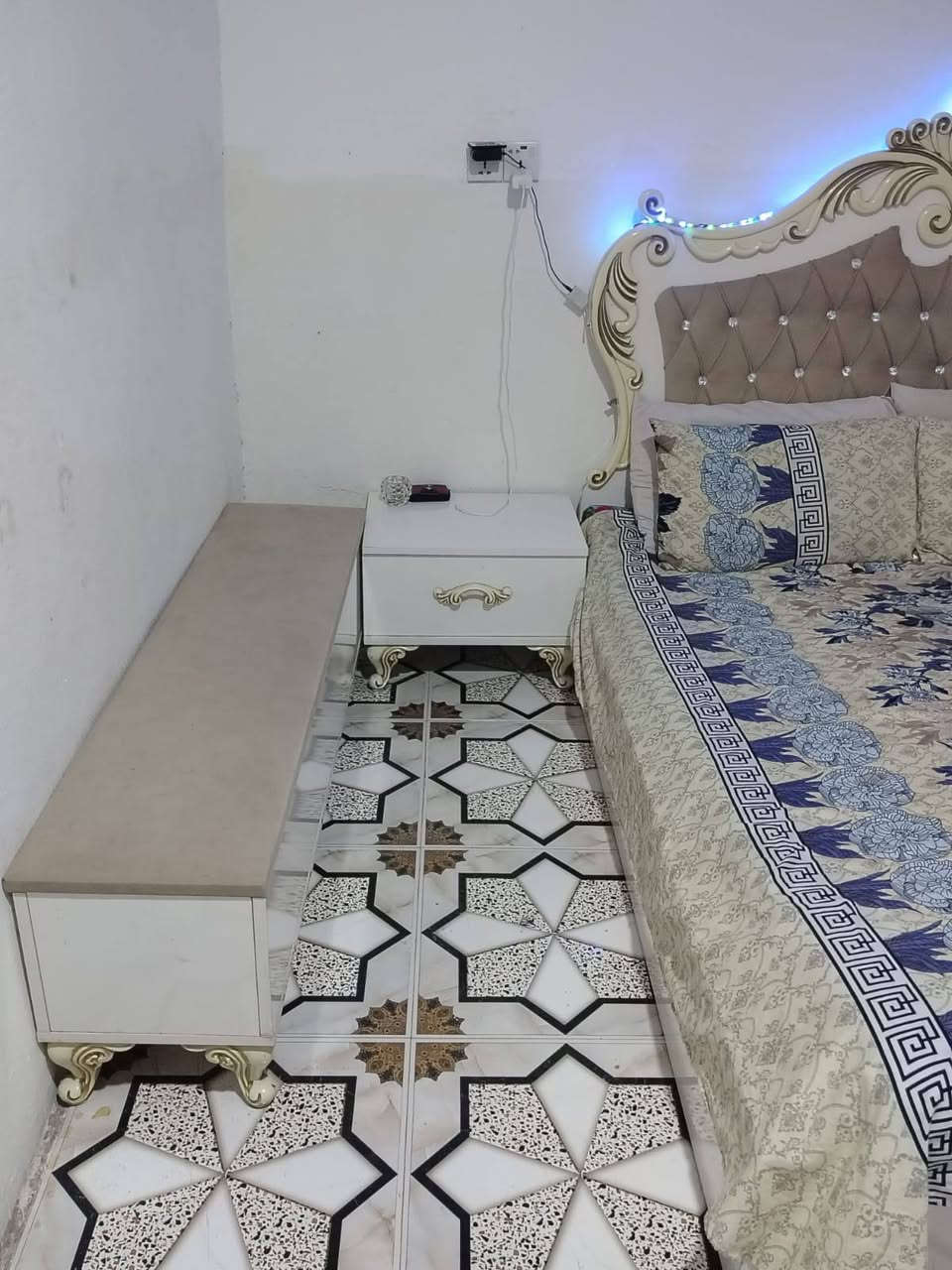سلام عليكم قرفه مستعمله ونضيفه سعر 400,رقم ***********
