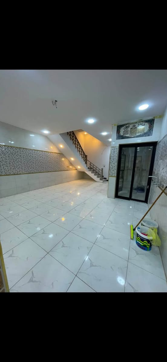 السلام عليكم سعر مناسب جداً جداً
بيت للبيع في حي الجهاد منطقه ديوان المخابرات 
مساحه البيت ١٥٠ متر  واجهه ٦ ونزال ٢٥ 
يحتوي البيت على 
٤ غرف نوم 
٢ حمام 
وصاله ومطبخ وكراج 
للاستفسار اتصل على الرقم التالي 
***********
