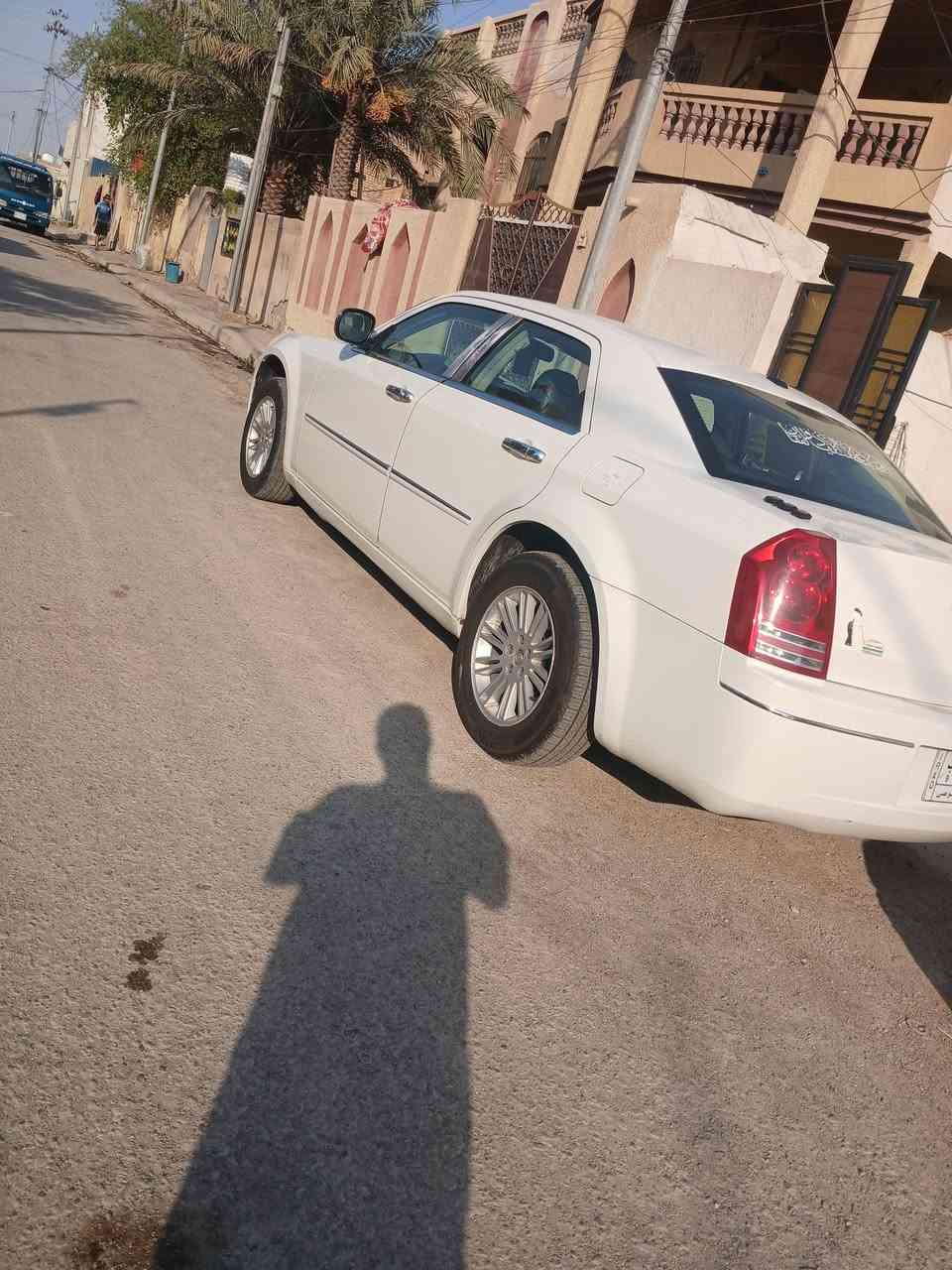 السلام عليكم اوباما موديل 2009 جاهزه من كلشي مابيها نقص برغي غرفه جديده تخم تاير جديد تبريد منضومه كامله حداديه امامي وخلفي جديد بيها بابين تبديل بدون حادث السعر ١٠٥ بيها مجال قليل مكان السياره الكوت رقم ***********
