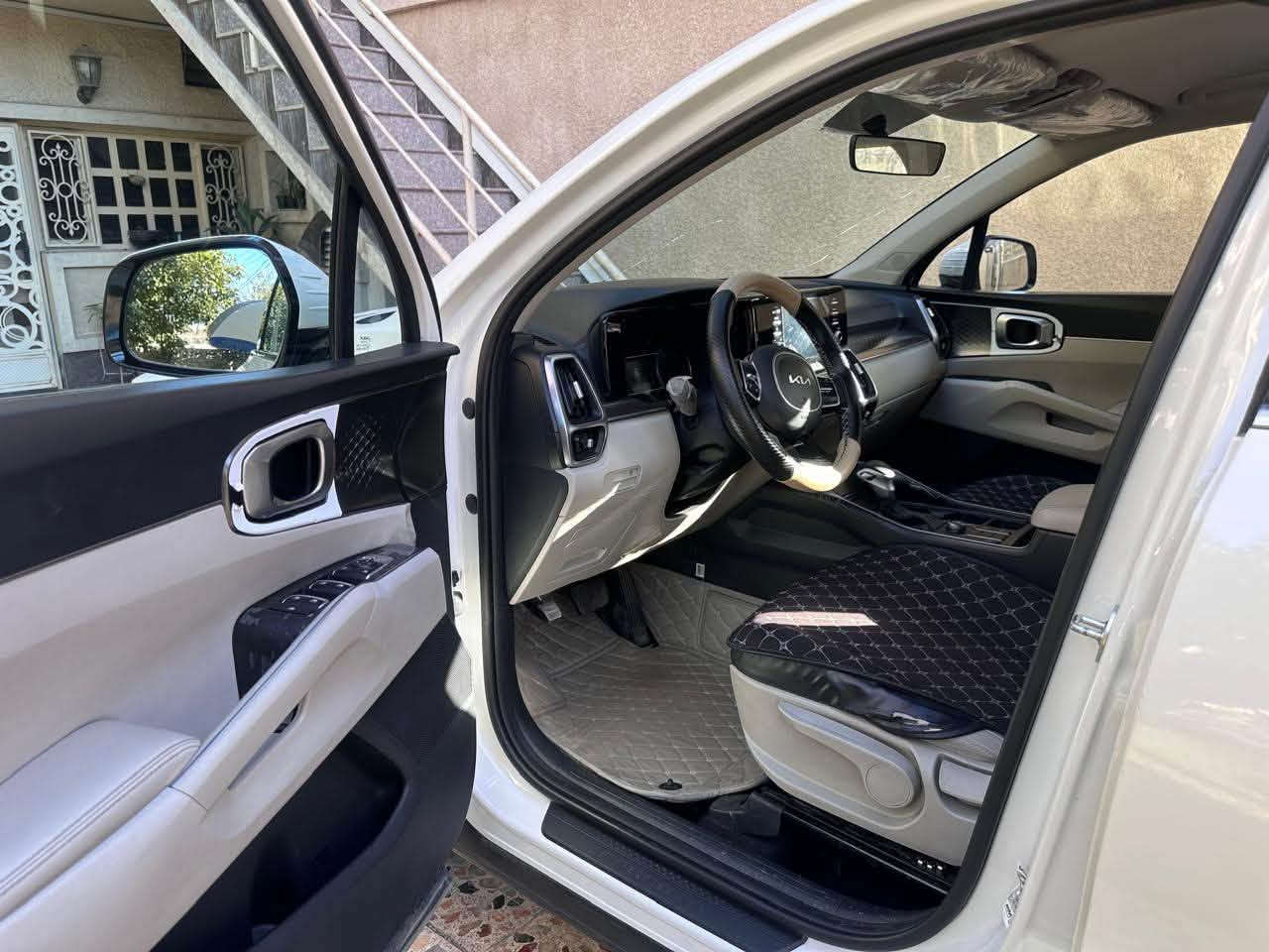 للبيع كيا سورنتو موديل 2023 
خليجي رقم اربيل 
سنوية باسمي ماشية 41 الف 
محرك 4 سلندر مكينه 2500 
شركة النيم 7 راكب 3 قطع تبريد 
السيارة جديدة ومكفوله وبدون اي ضربه او حادث او بارد او شخوط
 السعر 253 
العنوان بغداد حي البنوك 
موبايل ***********
غير متواجد ع الفيس

