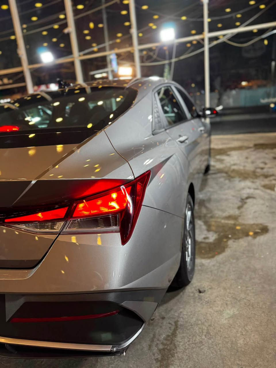 السلام عليكم 🌹مرقمه كامله بيها رقم  ورقم بغداد  بنزين 

2024 HYUNDAI ELANTRA SEL 🇺🇸

🛣️ الماشية: 13 ألف ميل

المواصفات:
✅ محرك 2.0 لتر (4 سلندر)
✅ جير أوتوماتيك
✅ تشغيل بصمة
✅ دخول ذكي
✅ شاشة كبيرة
✅ Apple CarPlay & Android Auto
✅ كامرة خلفية
✅ حساسات خلفية
✅ مثبت سرعة
✅ تحكم كامل بالستيرن
✅ رادار أمامي
✅ نظام الحفاظ على المسار
✅ تحذير النقطة العمياء
✅ تحذير حركة المرور الخلفية
✅ إضاءة LED
✅ جنوط ألمنيوم
✅ مرايا كهربائية
✅ بلوتوث وUSB

✔️ بدون شاصي
✔️ بدون لغد

✔️ الإيرباكات، الستيرن، الدشبول، والطاكات 

الحادث بأمريكا: جاملغ باردوبنيد نفسه معدل على كد شبر كلير فقط.

ملاحظة: بها طخة خفيفة من دراجة داخل العراق، كما موضحة بالصور، ولم يتم تصليحها.

📍 بغداد – اليرموك

📞 *********** بغداد, العراق
