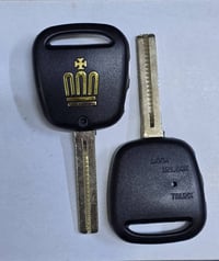 كفر سويج ريموت تويوتا ملكه من موديل 1999 ال 2003 كفر اصلي ٢ دكمه جانبي...