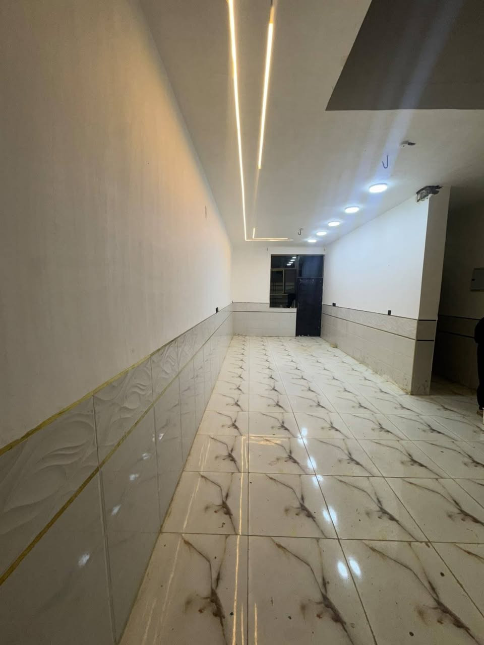 بيت للايجار🏠  100 متر الايجار سارع بلحجز سعره مناسب 

بنداء شارع قنبر عمود 83 قريب علا شارع قنبر وشارع كربلاء

📍 الموقع: محافظة النجف الأشرف

بيت 100متر بناء جديد تانكي وصخان بي لبيت كامل معايزه شيء خط مولد بي لبيت  جاهز للسكن

🟠 تصميم الخارطة : 

غرفه  - ستقبال  صالة  -صحيات  -مطبخ - منور 
سطح مطبك شتايكر 
ــــــــــــــــــــــــــــــــــــــــــــــــــــــــــــــــــ

سعر اللايجار 250الف كل شهر بشهره 

او من خلال الارقام التالية

 ***********
