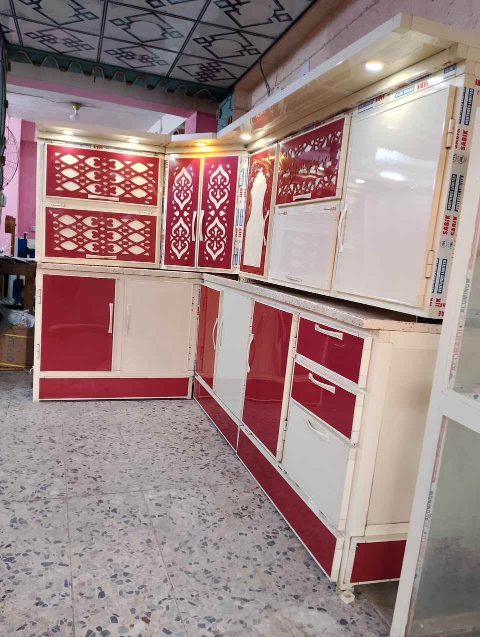 سلام عليكم كاونتر 3متر في 2 مرمر مستعمل 4 أشهر نضيف جداً السعر 650 تصل *********** أو *********** حي العسكري العابد مقابل مستوصف
