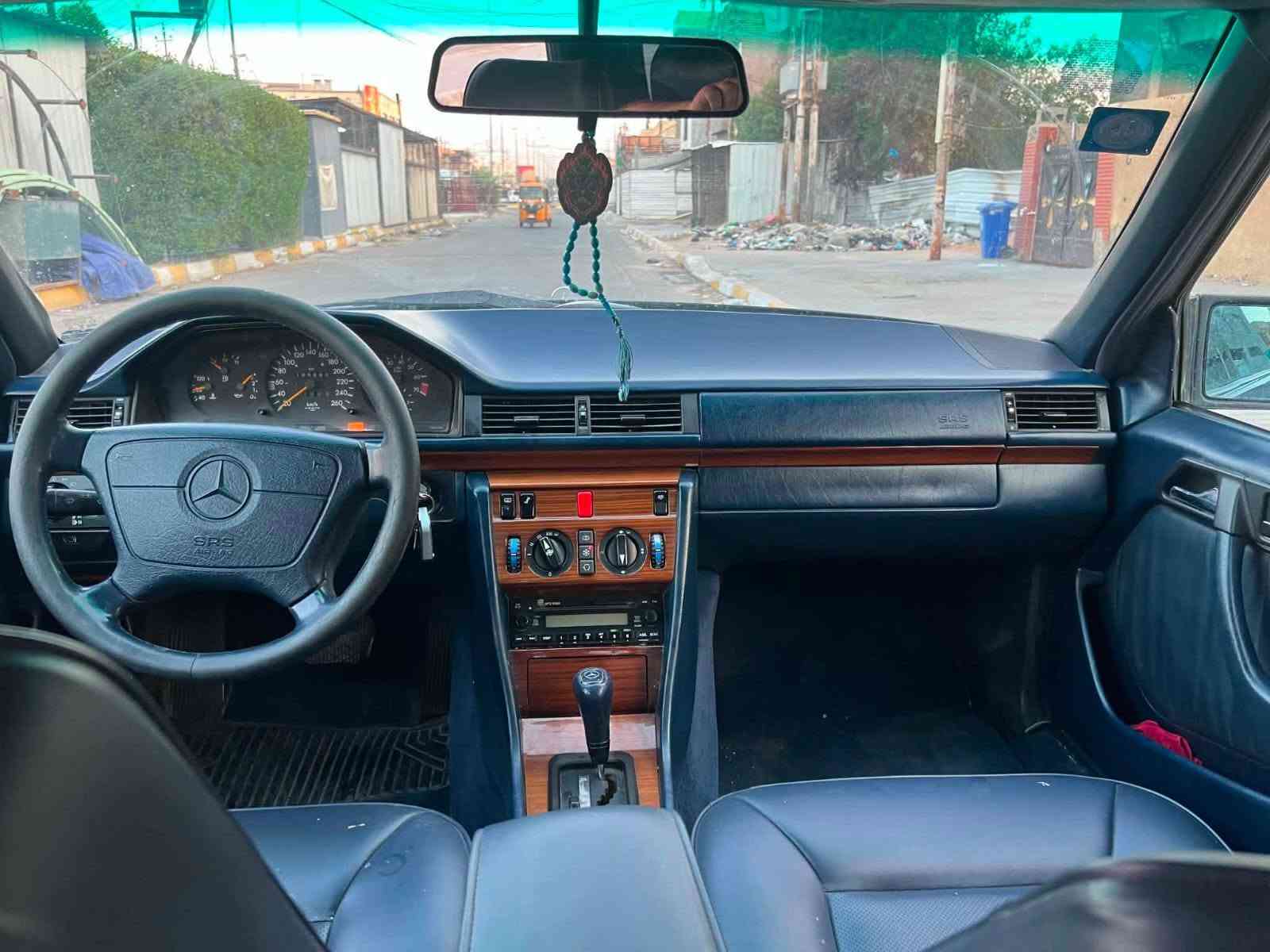 السلام عليكم سياره كفاله
مارسدس دب موديل 1993 اصل 300 اصل حته بل سنويه مكتوب قبق اسود كير محرك كفاله تبريد ثلج 
حداديه قبل اسبوع كلها جديده سياره رقم بغداد تحويل مباشر سنويه 2031 
سياره فول مواصفات دبل ايرباك دشبول وتكم فول الفول دواخل جلد اسود 
اربع جام كهرباء كشنات كهربائية برده خلفيه سلايت روف شغال طكتين
تخم تاير جديد لايت شمسي بلادي سياره ما متعوبه سياره مابيها قطره خياس ولا تعمير مكاني بغداد الاستفسار او سعر خاص *********** واتساب فقط
