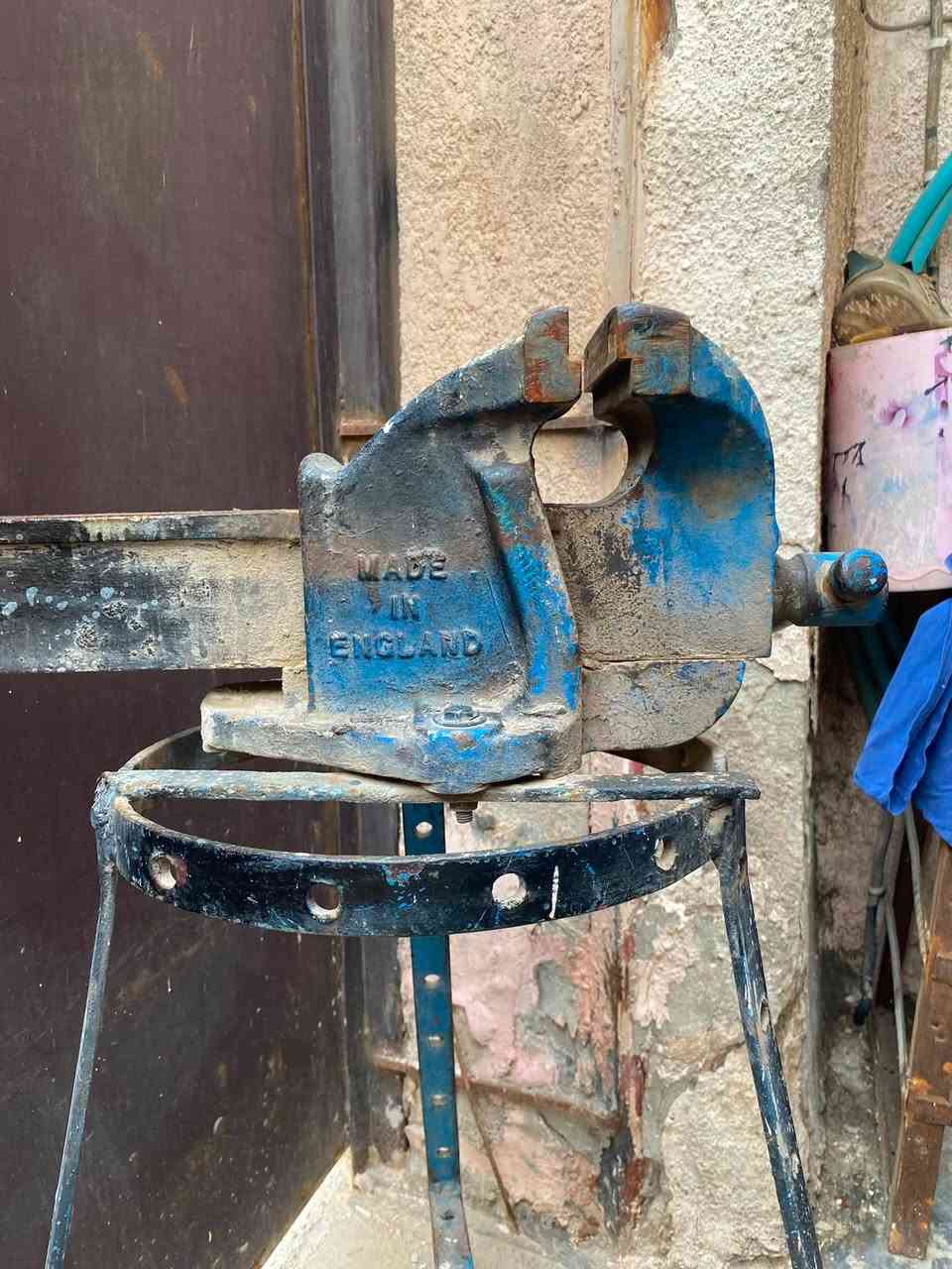 منكنه للبيع سعرها 350 الف  رقم تلفوني. ***********.  عنواني بغداد شارع فلسطين
