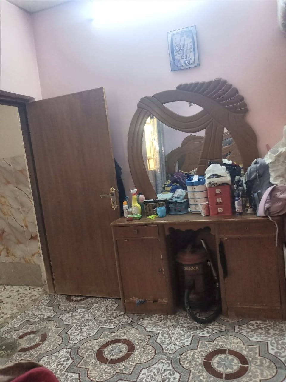 السلام عليكم بيت ٥٠متر للبيع شيلمان نظيف البيت السعر٤٠ وبي مجال قليل للاتصال على الرقم  ***********
