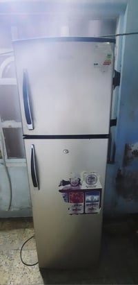 ثلاجه للبيع بروده قليله جدا نقص غاز  السعر ٥٠ الف  07801727731