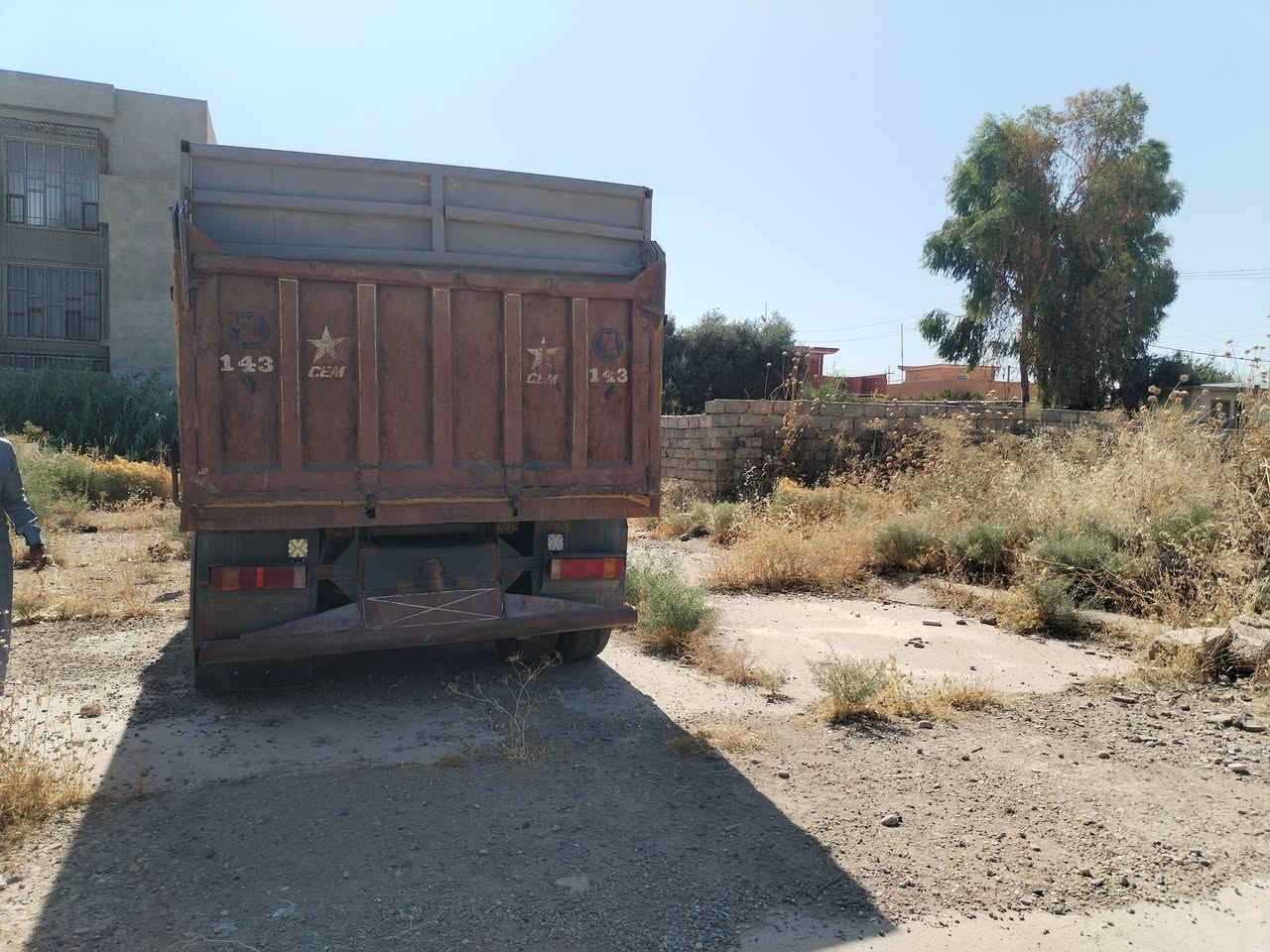 قلاب بل سنويه راس تريله
فحص صلاح الدين 
كشره حلو كدام العين 
شرط التحويل 
الشرعي بل حاج علي 
مكينه بيه بدايه تنقيص
تايراته حلوات 
السعر 140بيه مجال 
***********
***********
