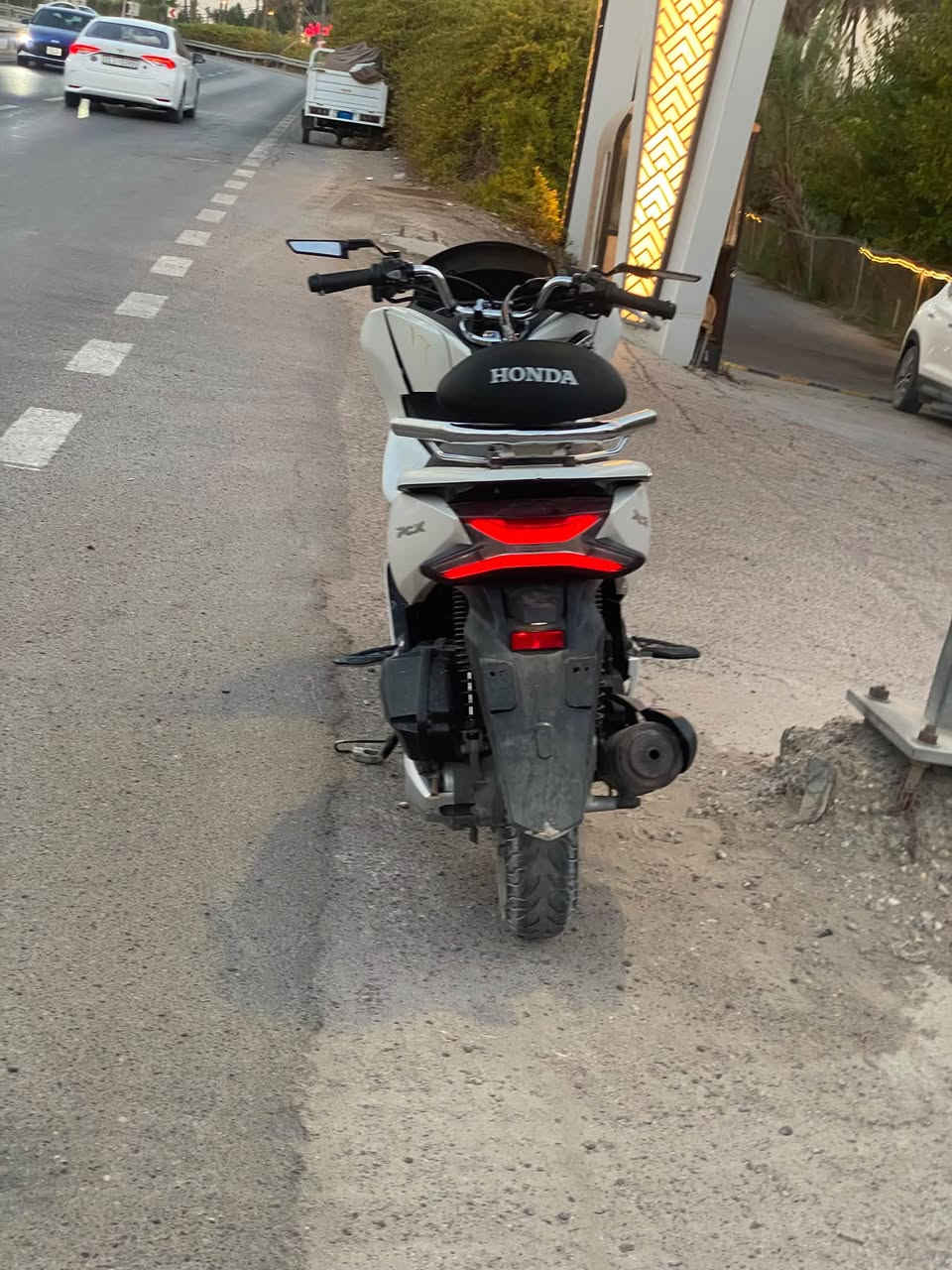 السلام عليكم pcx
للبيع جيل ثالث وراد كوري 
السعر 12 وبيها مجال 
العنوان/ شهداء البياع 
للستفسار ع رقم ***********
