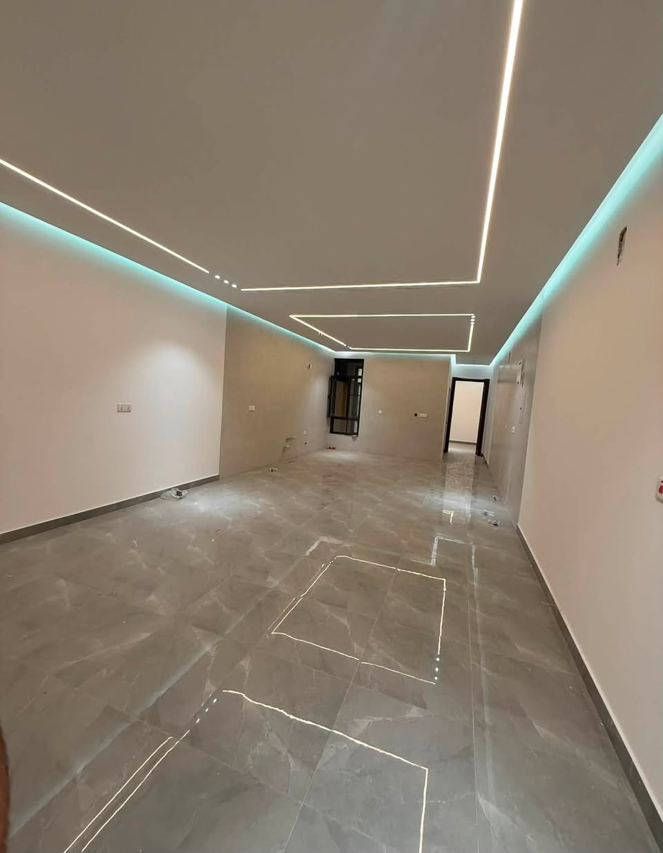 بـ 750 بس شقة للايجار 📍 المنصور قرب الجوازات
طابق ثاني زيرو ديلوكس غير مسكونة
صالة ومطبخ امريكي وغرفة نوم وحمام 
مساحة امامية واطلالة جميلة
للاستفسار ***********

